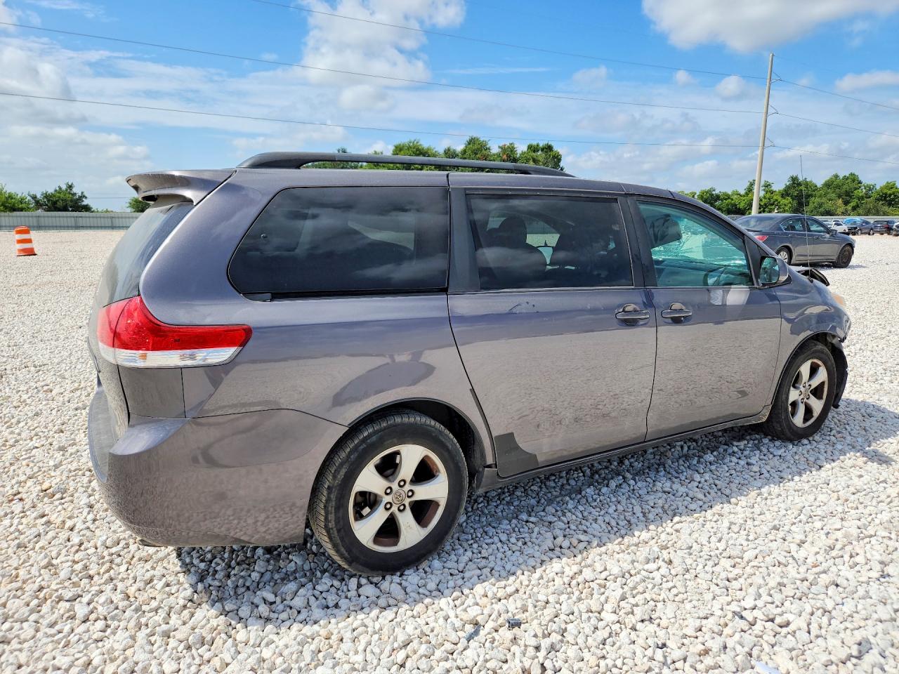 2011 Toyota Sienna Le Gray vin: 5TDKK3DC7BS063606