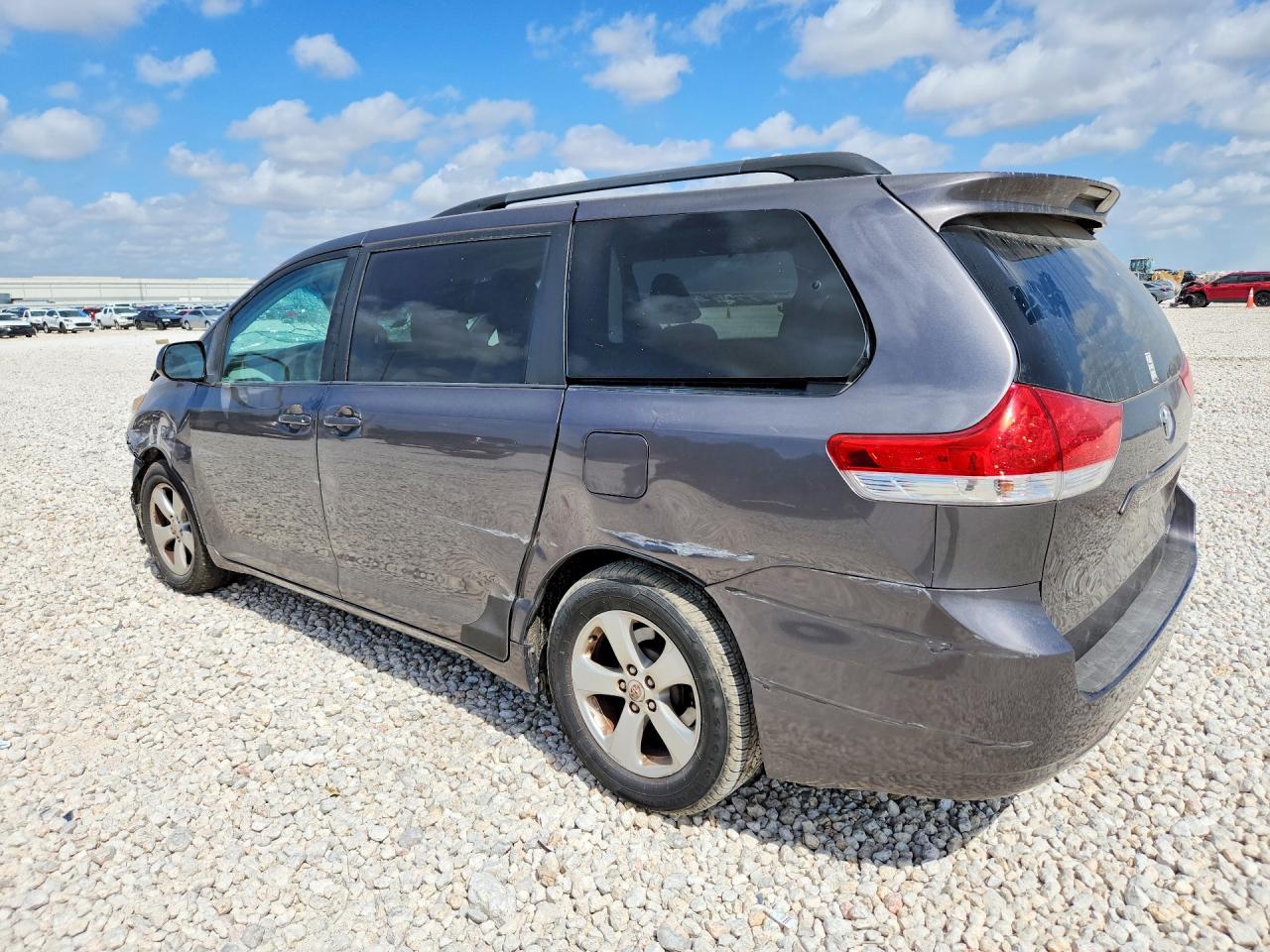 2011 Toyota Sienna Le Gray vin: 5TDKK3DC7BS063606