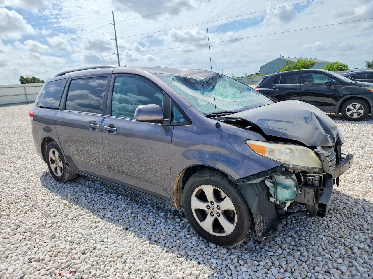 2011 Toyota Sienna Le Gray vin: 5TDKK3DC7BS063606