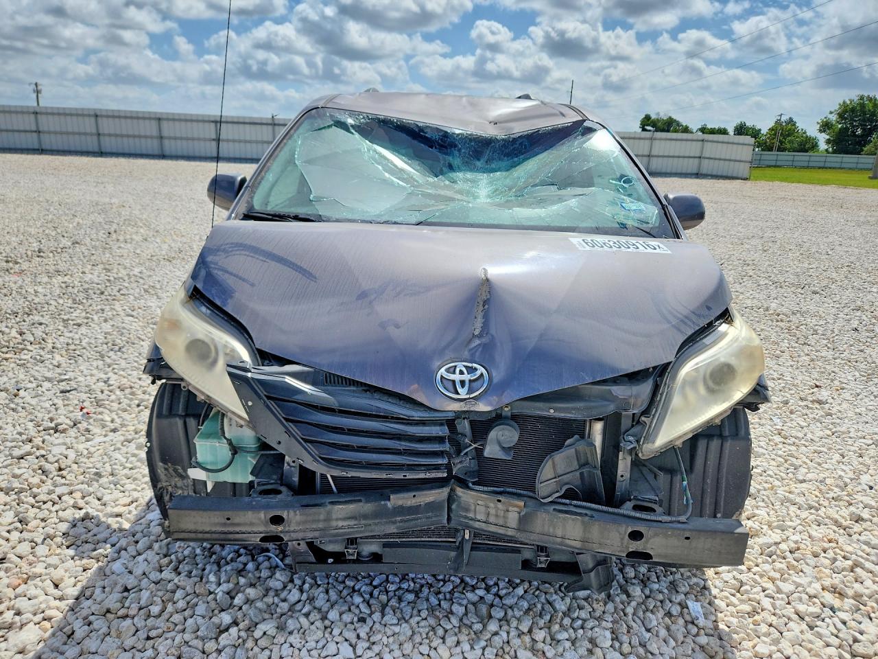 2011 Toyota Sienna Le Gray vin: 5TDKK3DC7BS063606