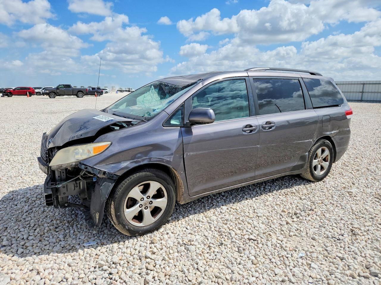 2011 Toyota Sienna Le Gray vin: 5TDKK3DC7BS063606