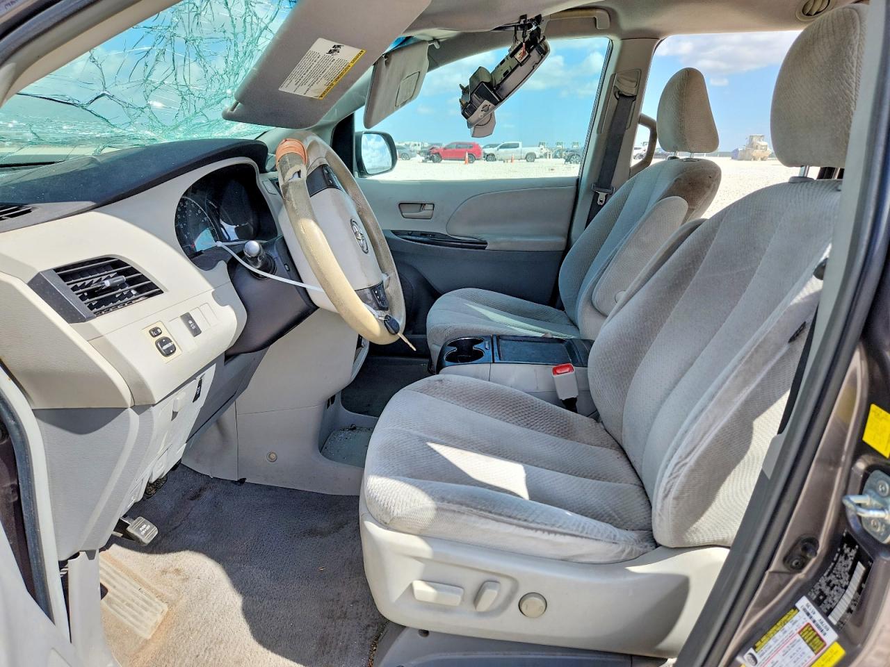 2011 Toyota Sienna Le Gray vin: 5TDKK3DC7BS063606