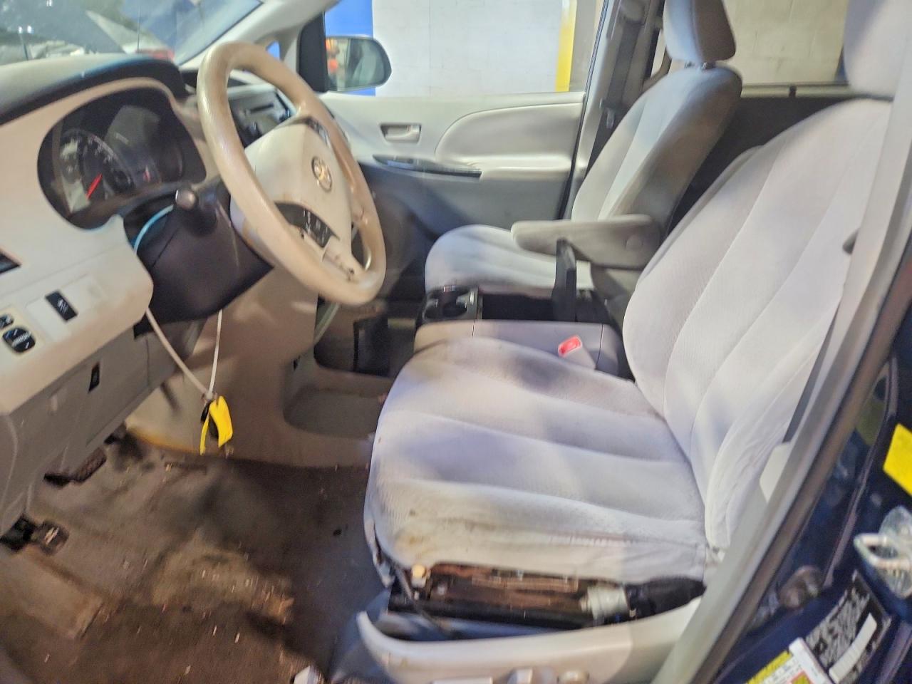 2011 Toyota Sienna Le Blue vin: 5TDKK3DC7BS068840