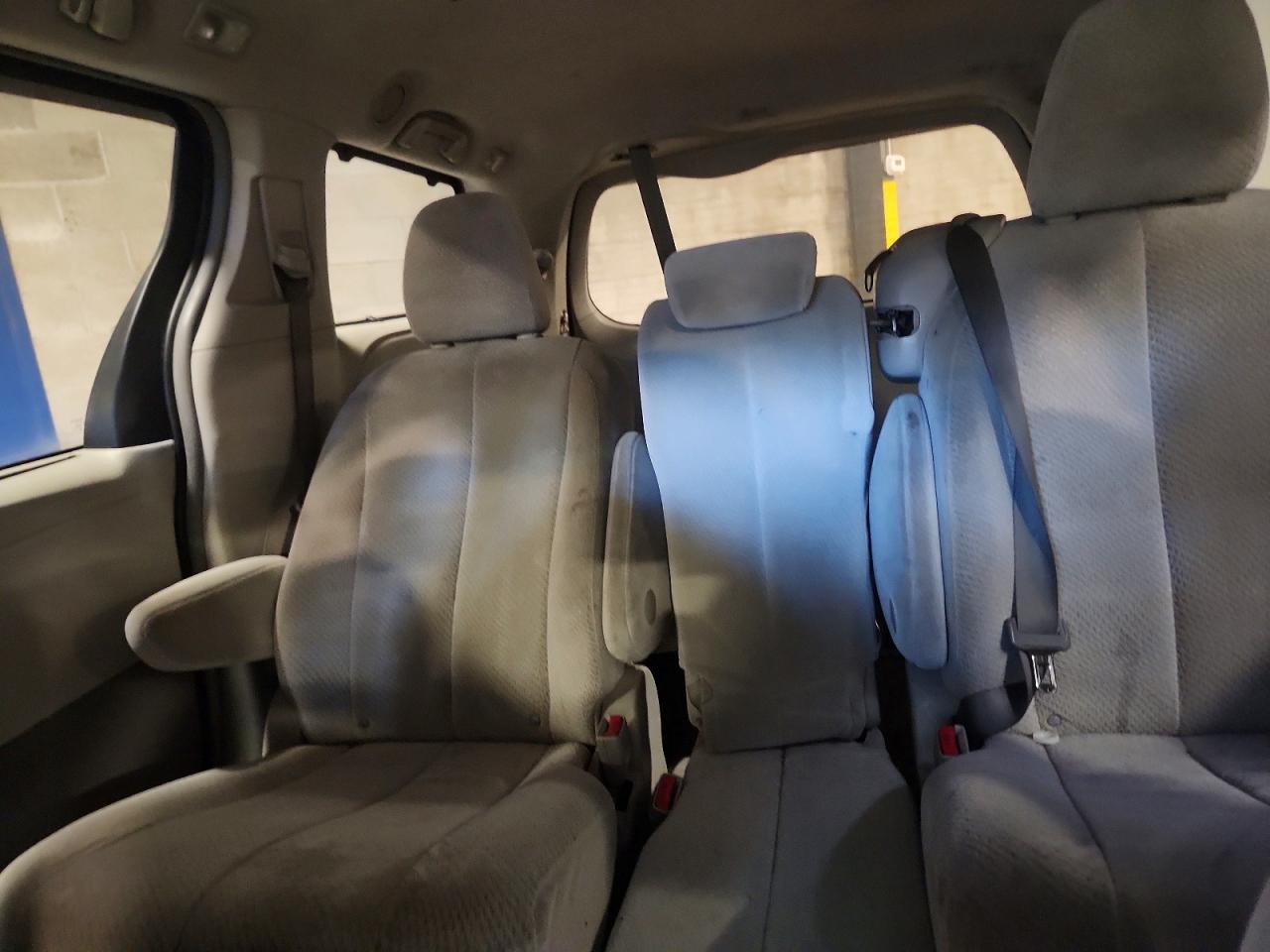 2011 Toyota Sienna Le Blue vin: 5TDKK3DC7BS068840