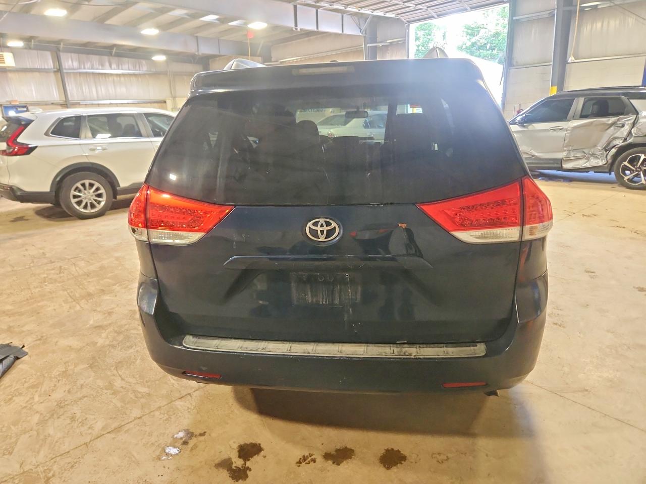 2011 Toyota Sienna Le Blue vin: 5TDKK3DC7BS068840