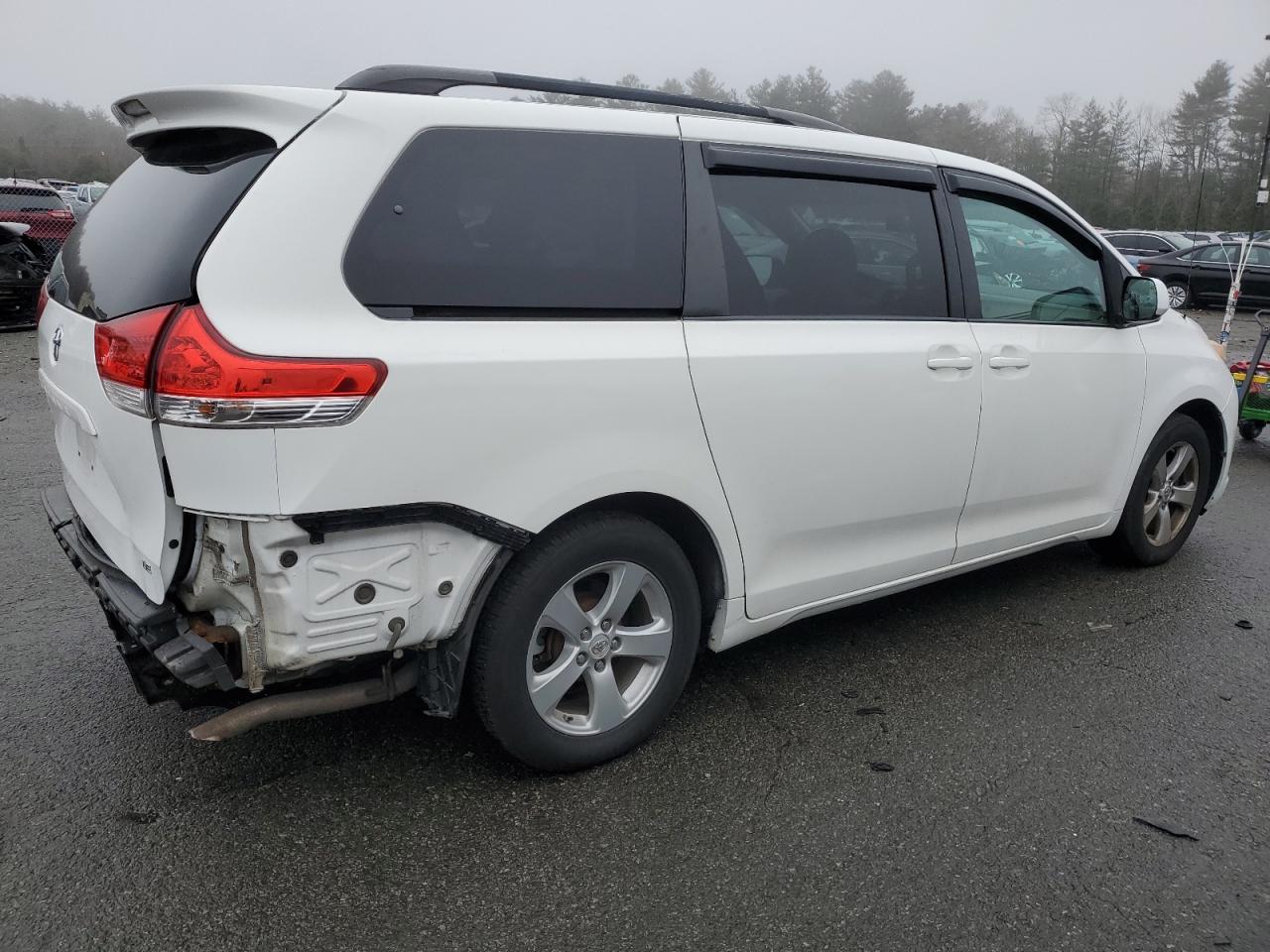 2011 Toyota Sienna Le Белый vin: 5TDKK3DC7BS083600