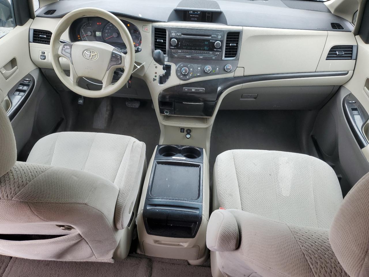 2011 Toyota Sienna Le Белый vin: 5TDKK3DC7BS083600