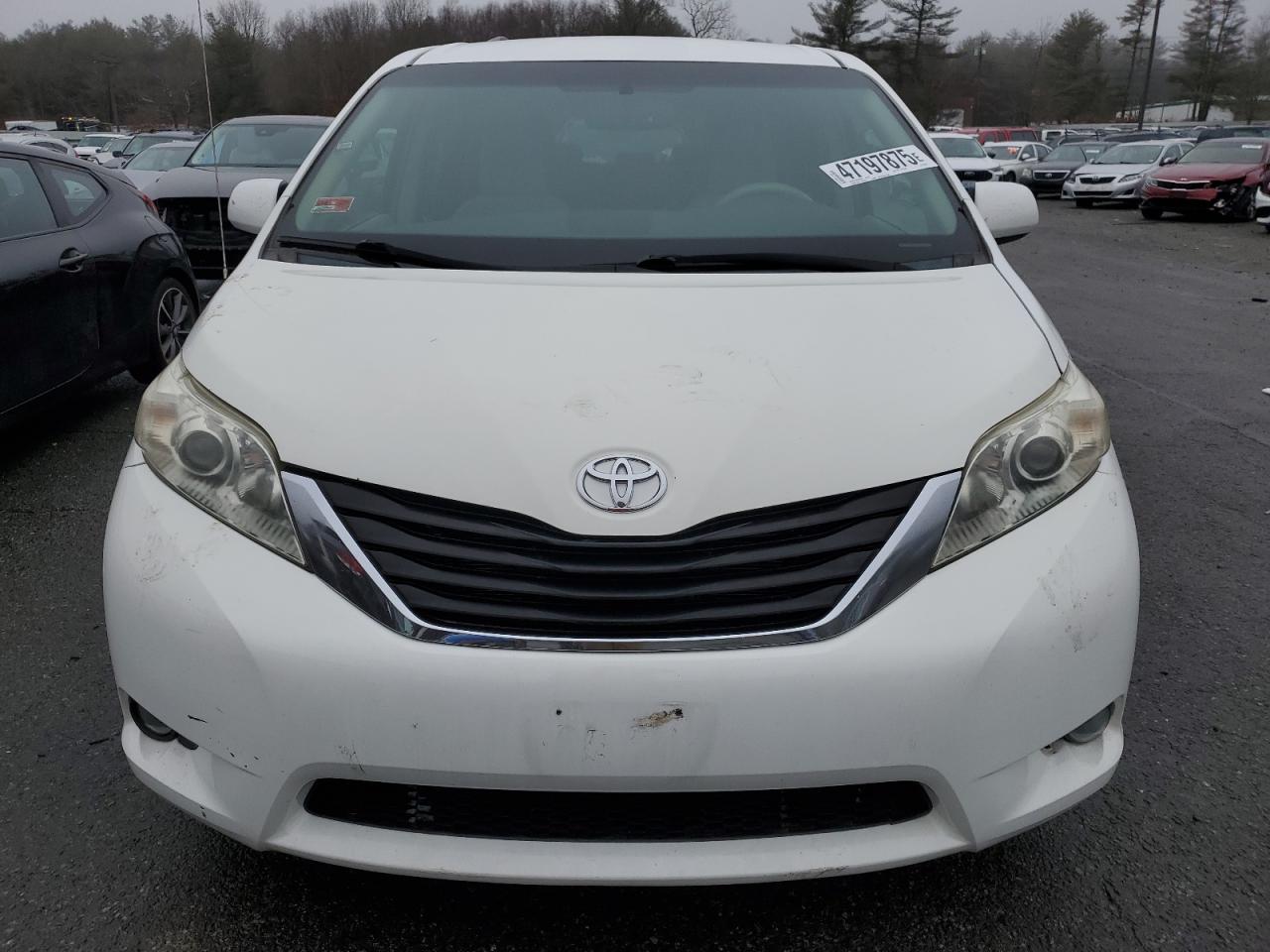 2011 Toyota Sienna Le Белый vin: 5TDKK3DC7BS083600