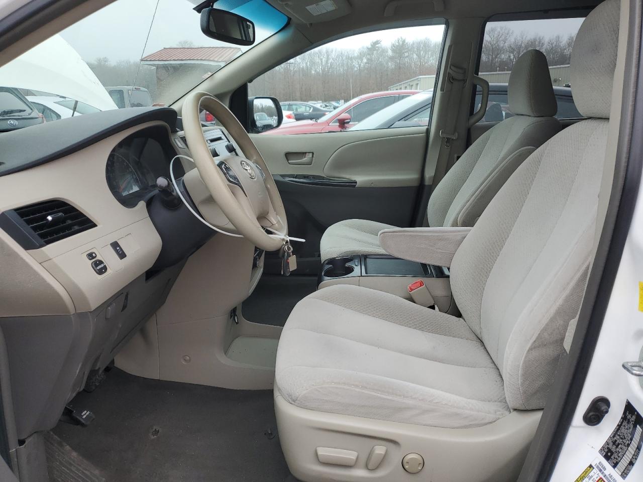2011 Toyota Sienna Le Белый vin: 5TDKK3DC7BS083600