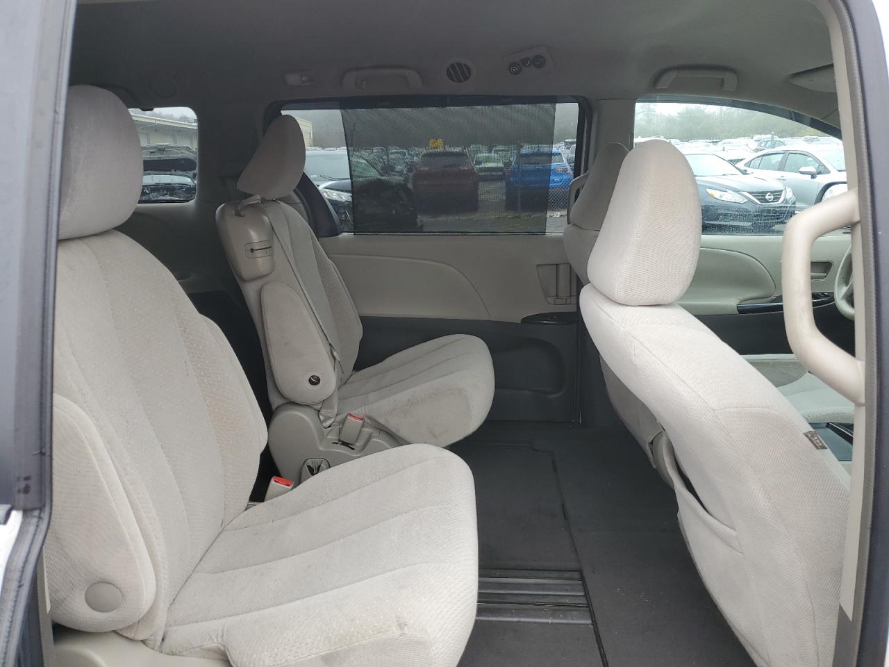 2011 Toyota Sienna Le Белый vin: 5TDKK3DC7BS083600