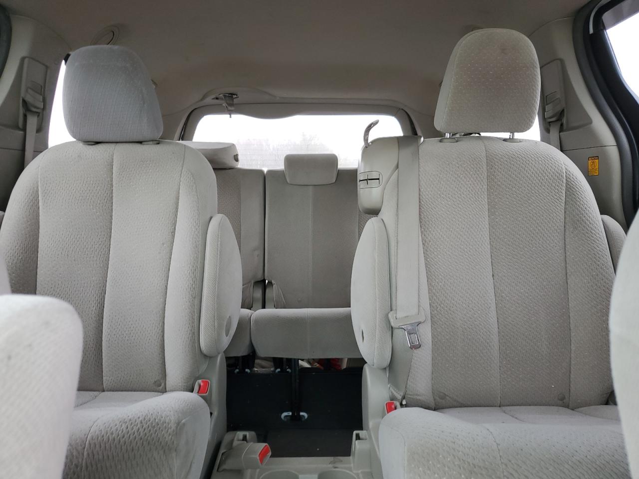 2011 Toyota Sienna Le Белый vin: 5TDKK3DC7BS083600