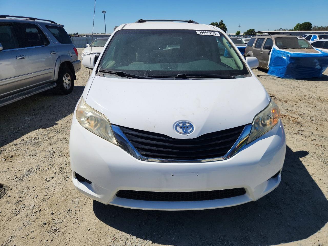 2011 Toyota Sienna Le White vin: 5TDKK3DC7BS085346