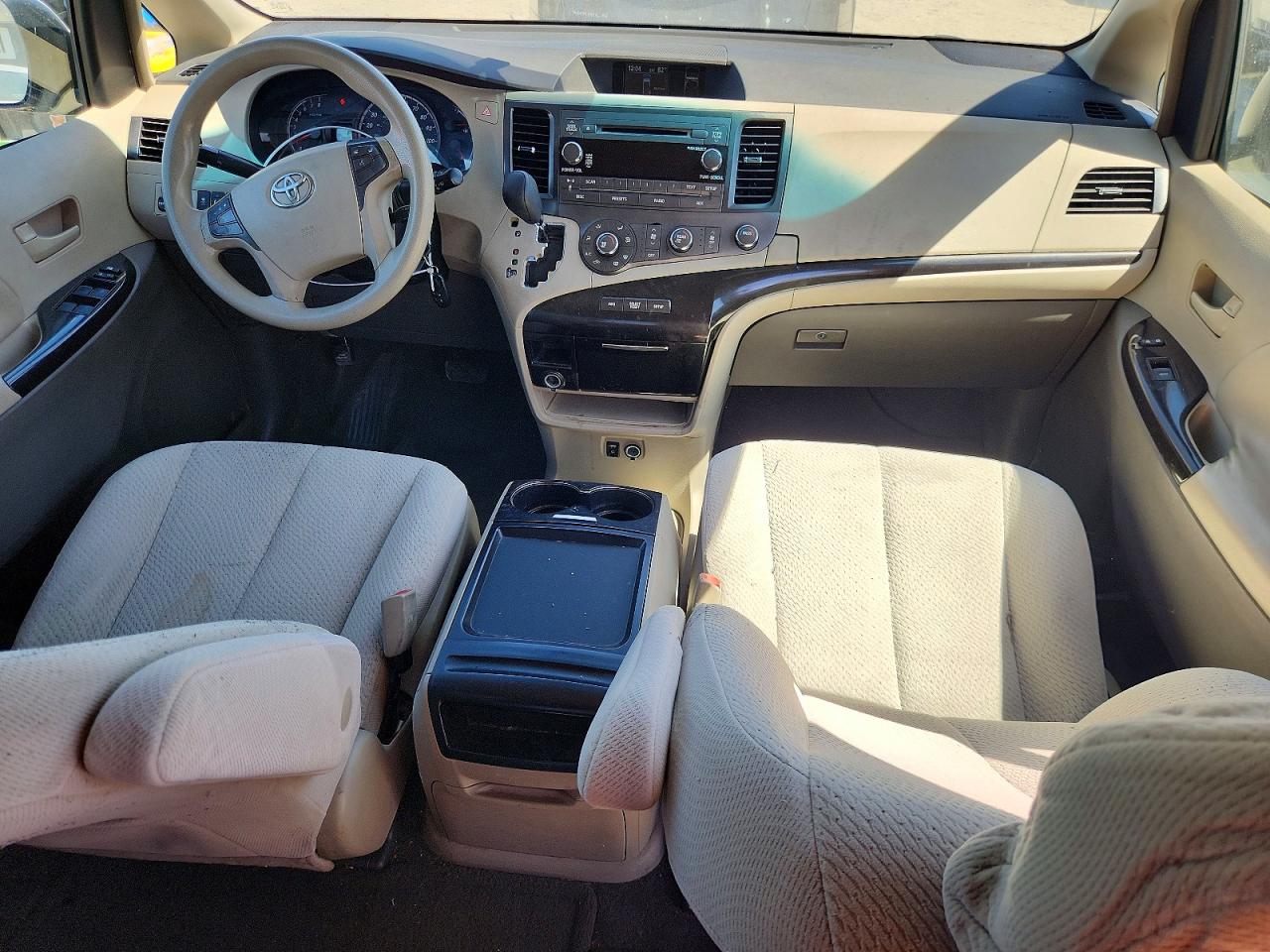 2011 Toyota Sienna Le White vin: 5TDKK3DC7BS085346