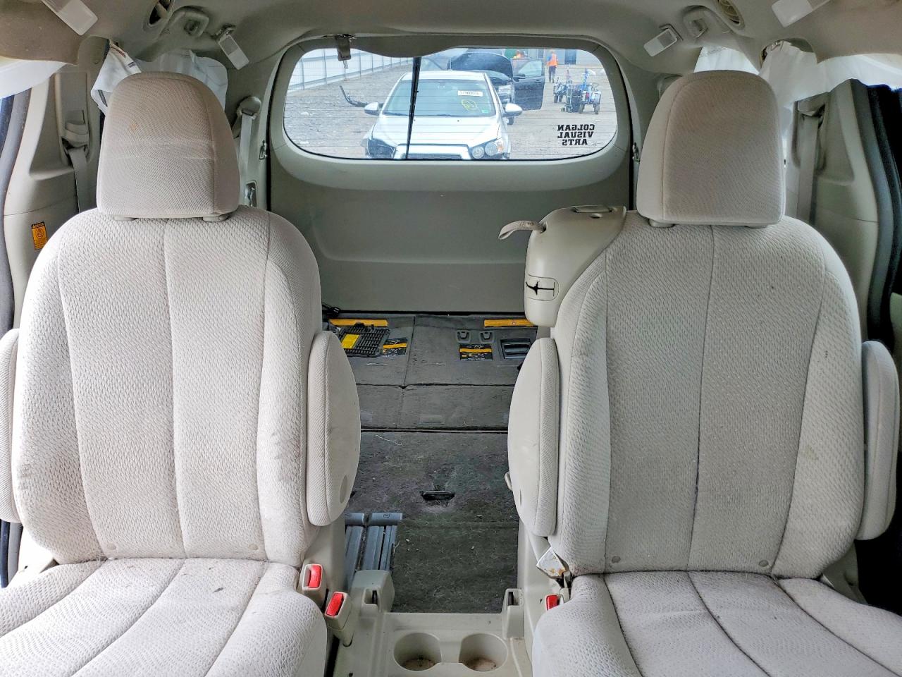 2011 Toyota Sienna Le Gray vin: 5TDKK3DC7BS087520