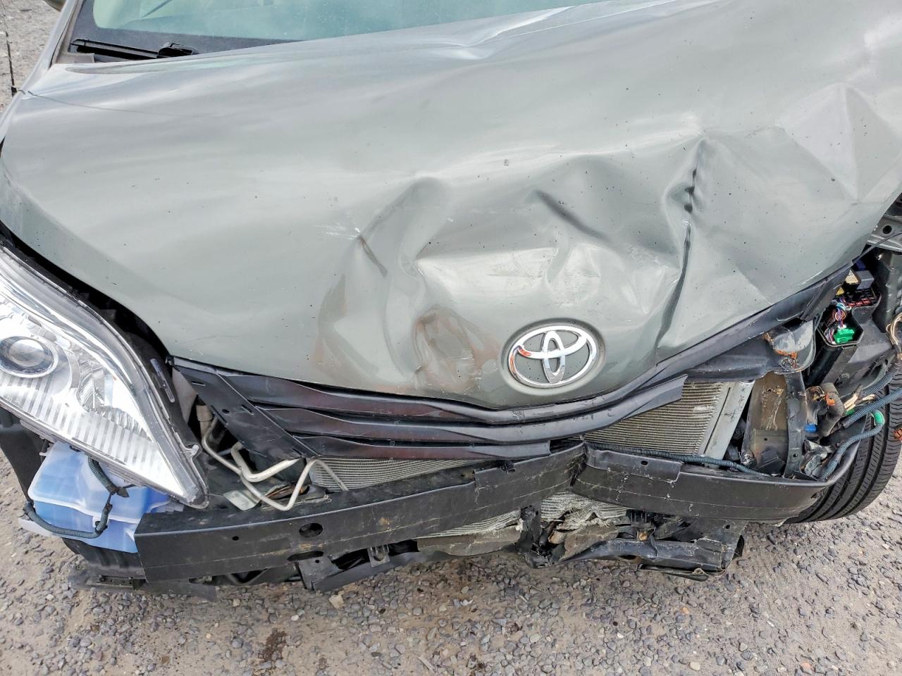 2011 Toyota Sienna Le Gray vin: 5TDKK3DC7BS087520