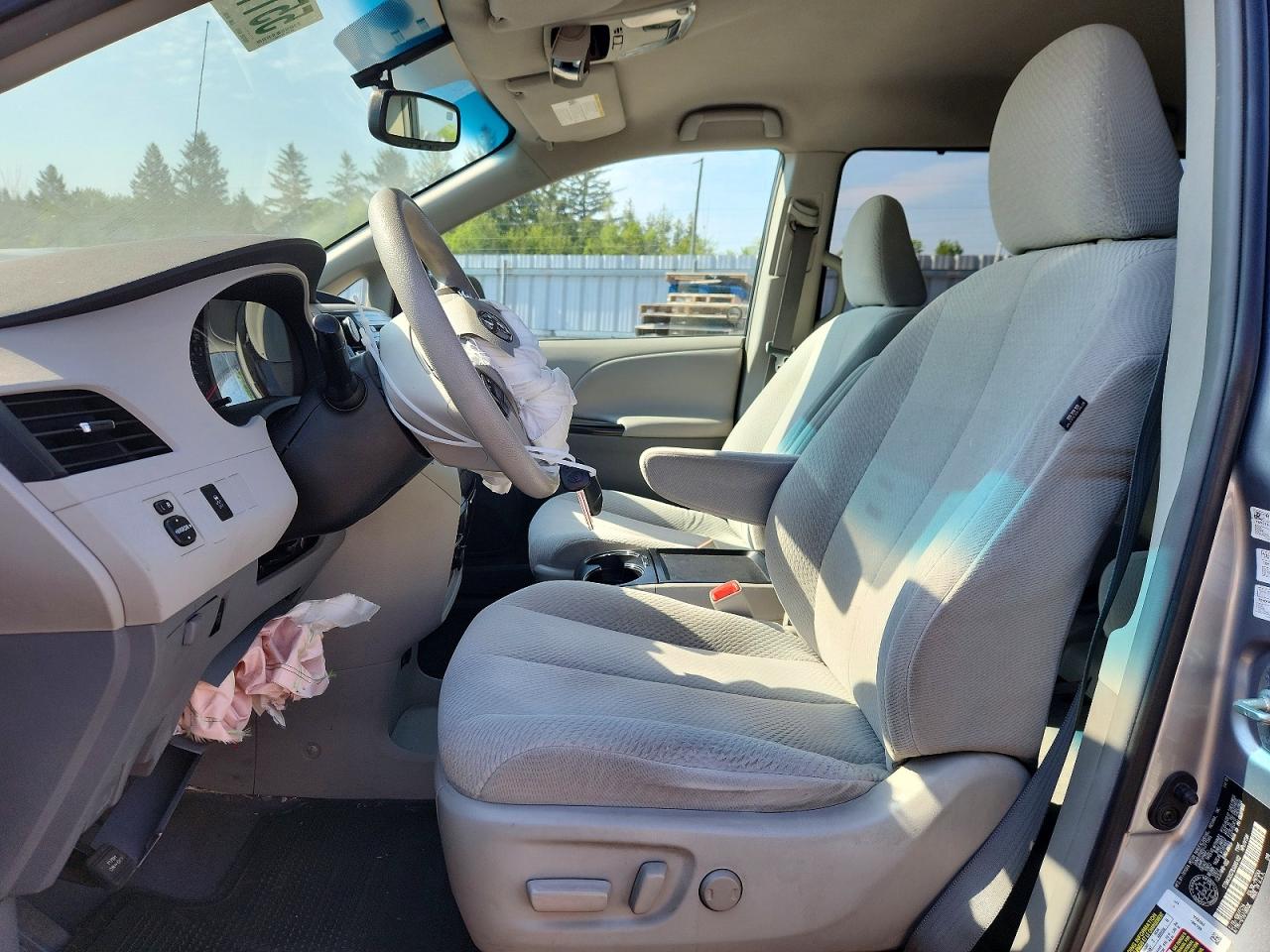 2011 Toyota Sienna Le Silver vin: 5TDKK3DC7BS095102