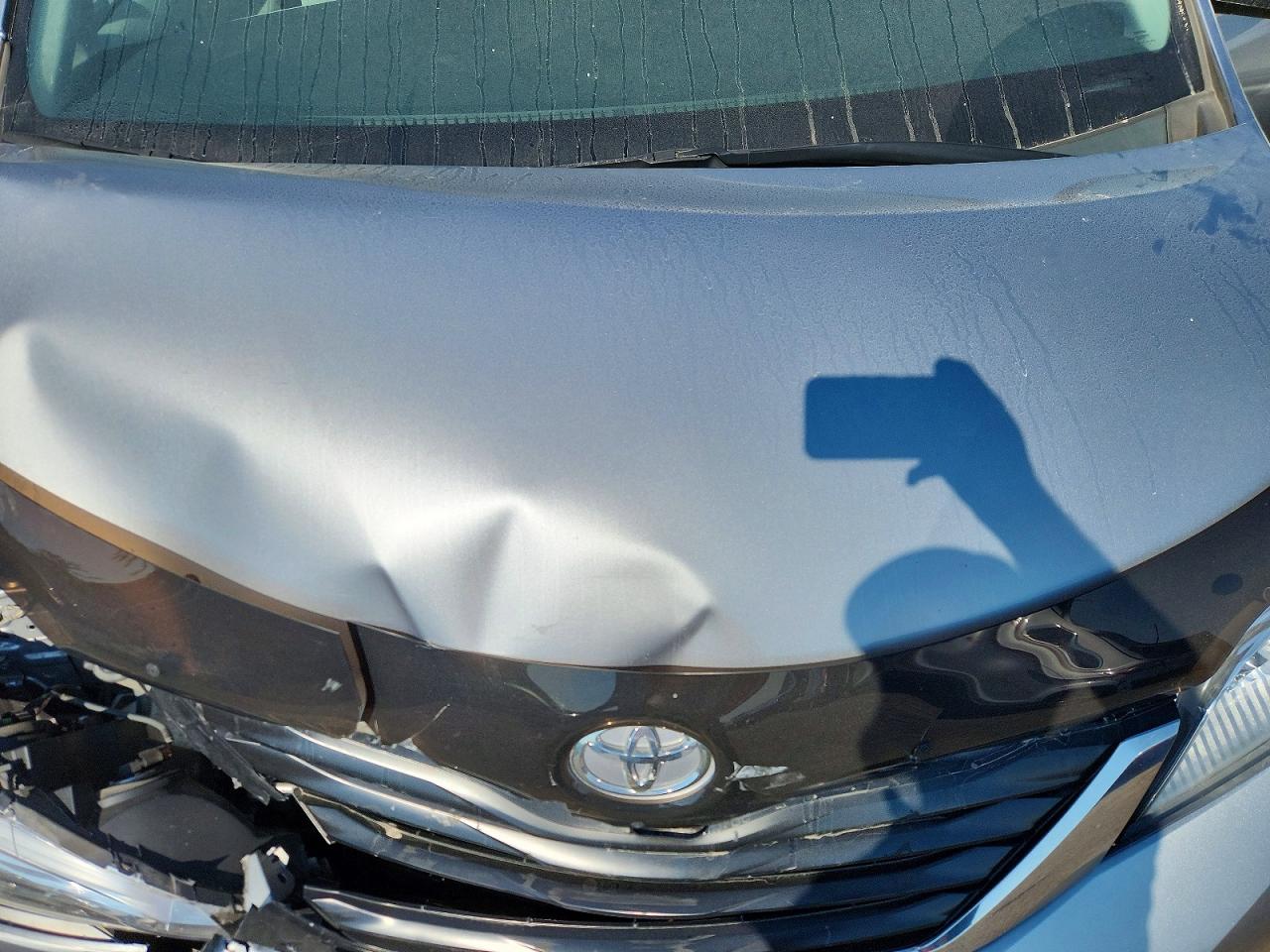 2011 Toyota Sienna Le Silver vin: 5TDKK3DC7BS095102