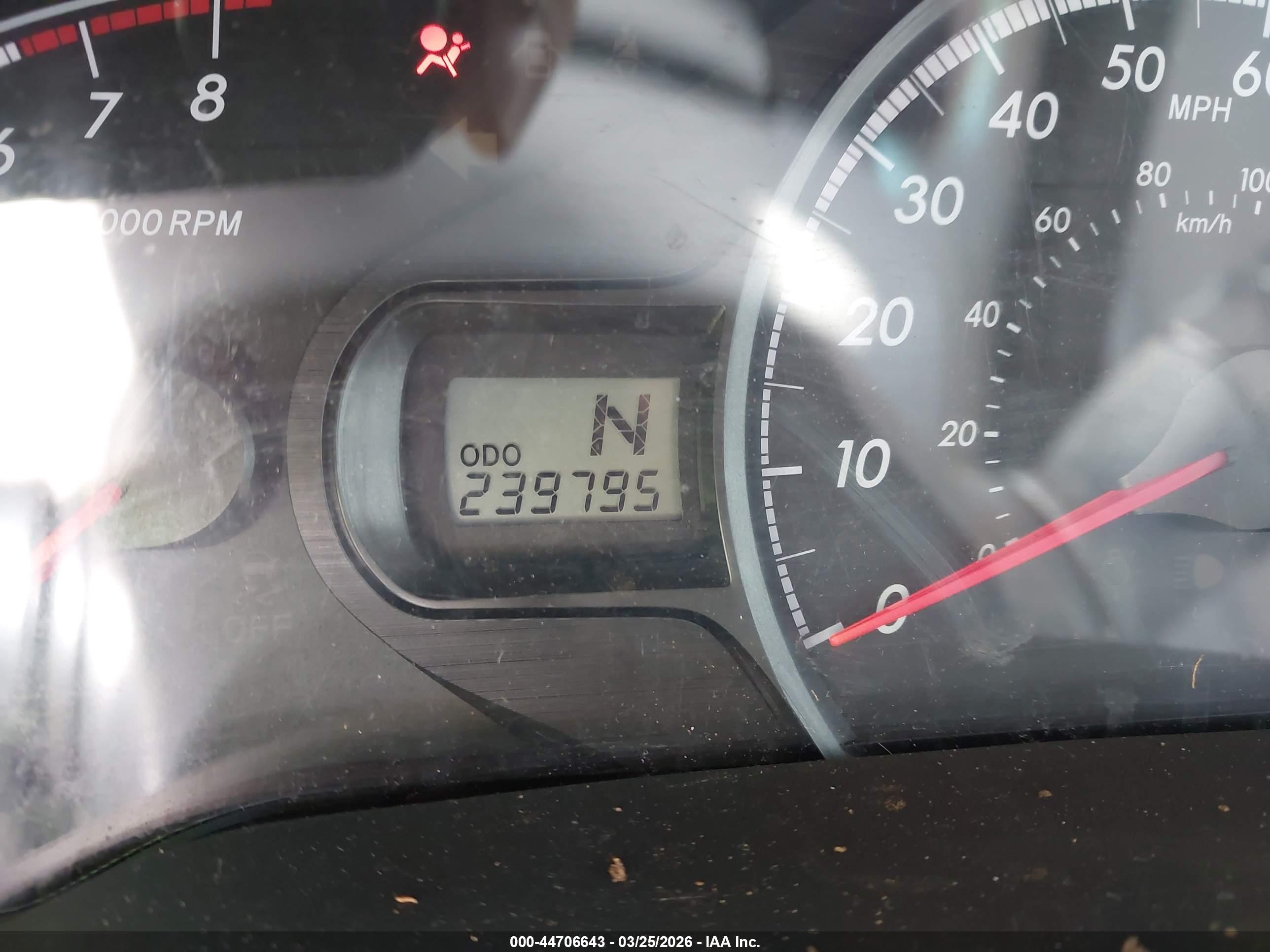 2011 Toyota Sienna Le V6 Серебряный vin: 5TDKK3DC7BS108432