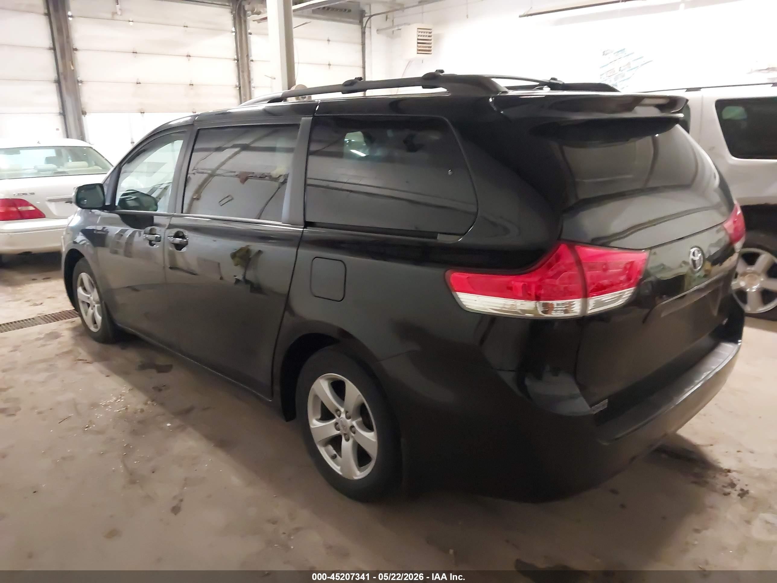 2011 Toyota Sienna Le V6 Черный vin: 5TDKK3DC7BS118670