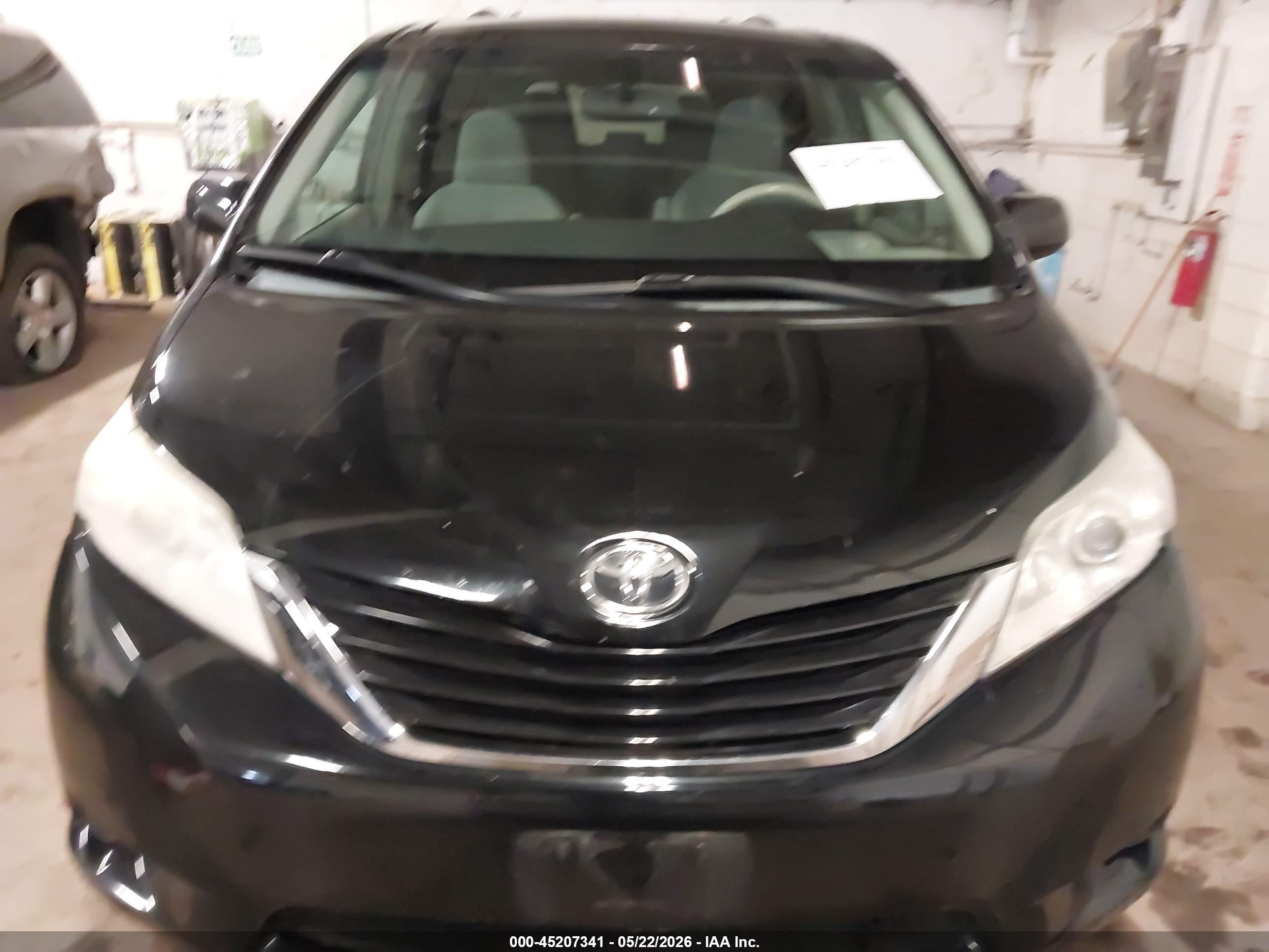 2011 Toyota Sienna Le V6 Черный vin: 5TDKK3DC7BS118670
