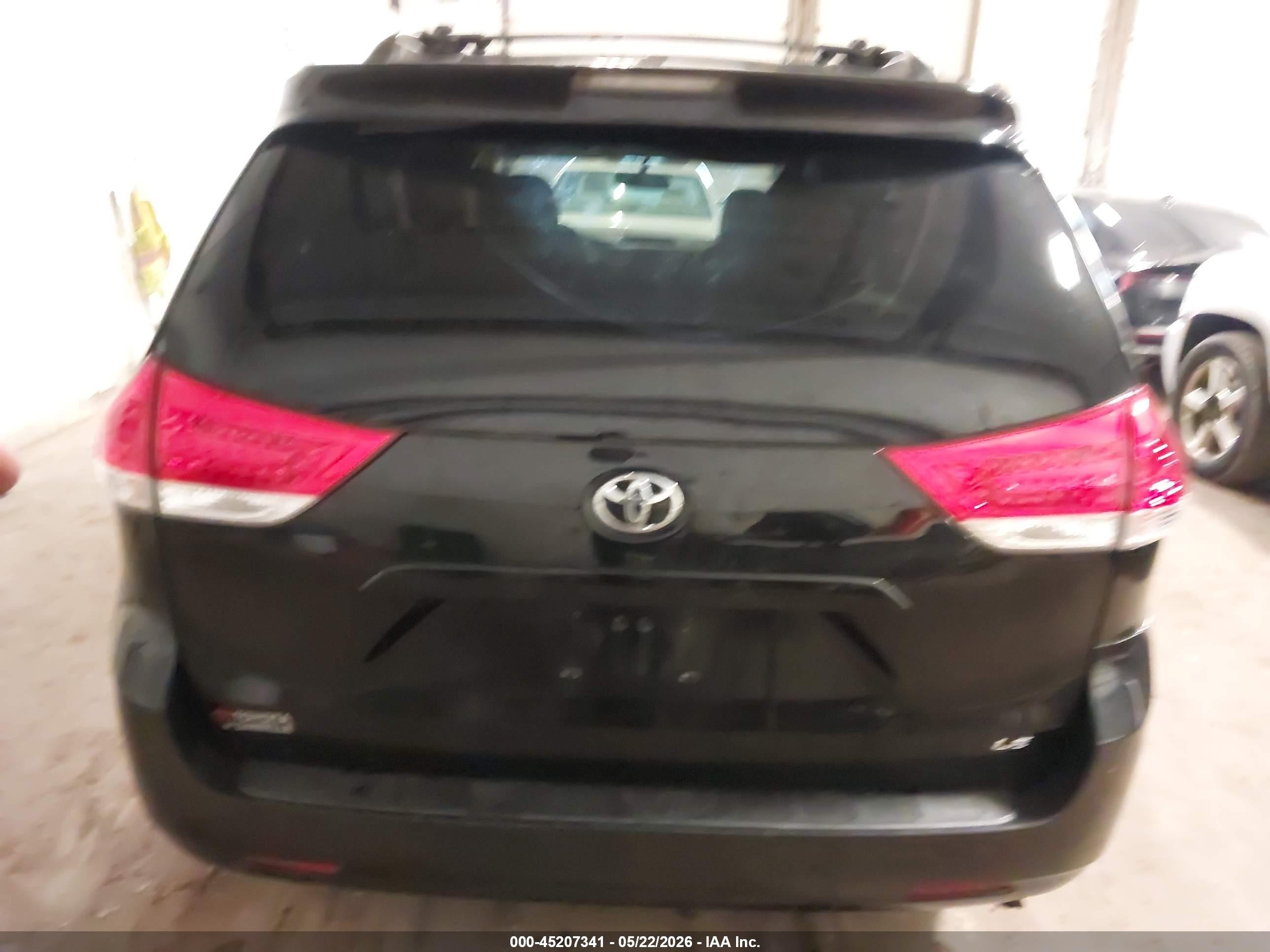2011 Toyota Sienna Le V6 Черный vin: 5TDKK3DC7BS118670