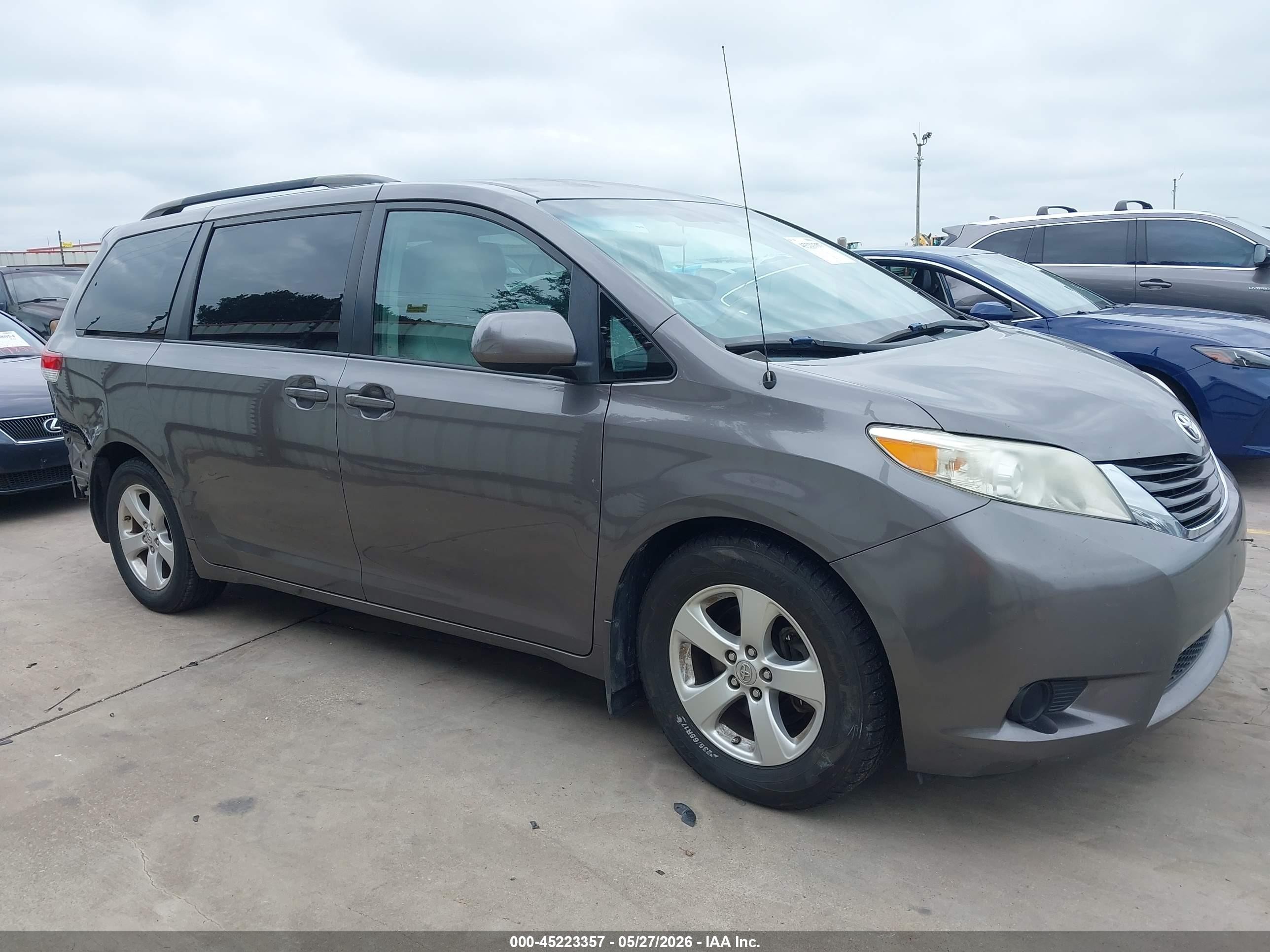 2011 Toyota Sienna Le V6 Gray vin: 5TDKK3DC7BS118829