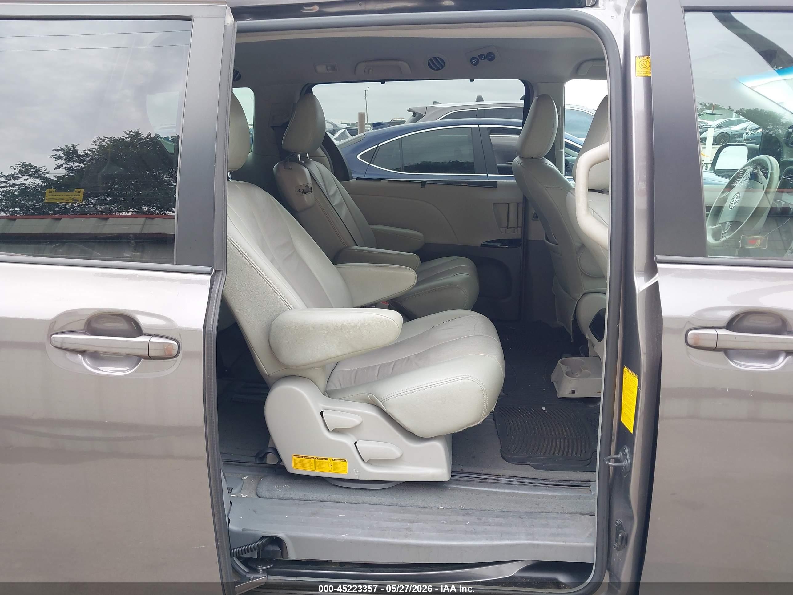 2011 Toyota Sienna Le V6 Gray vin: 5TDKK3DC7BS118829