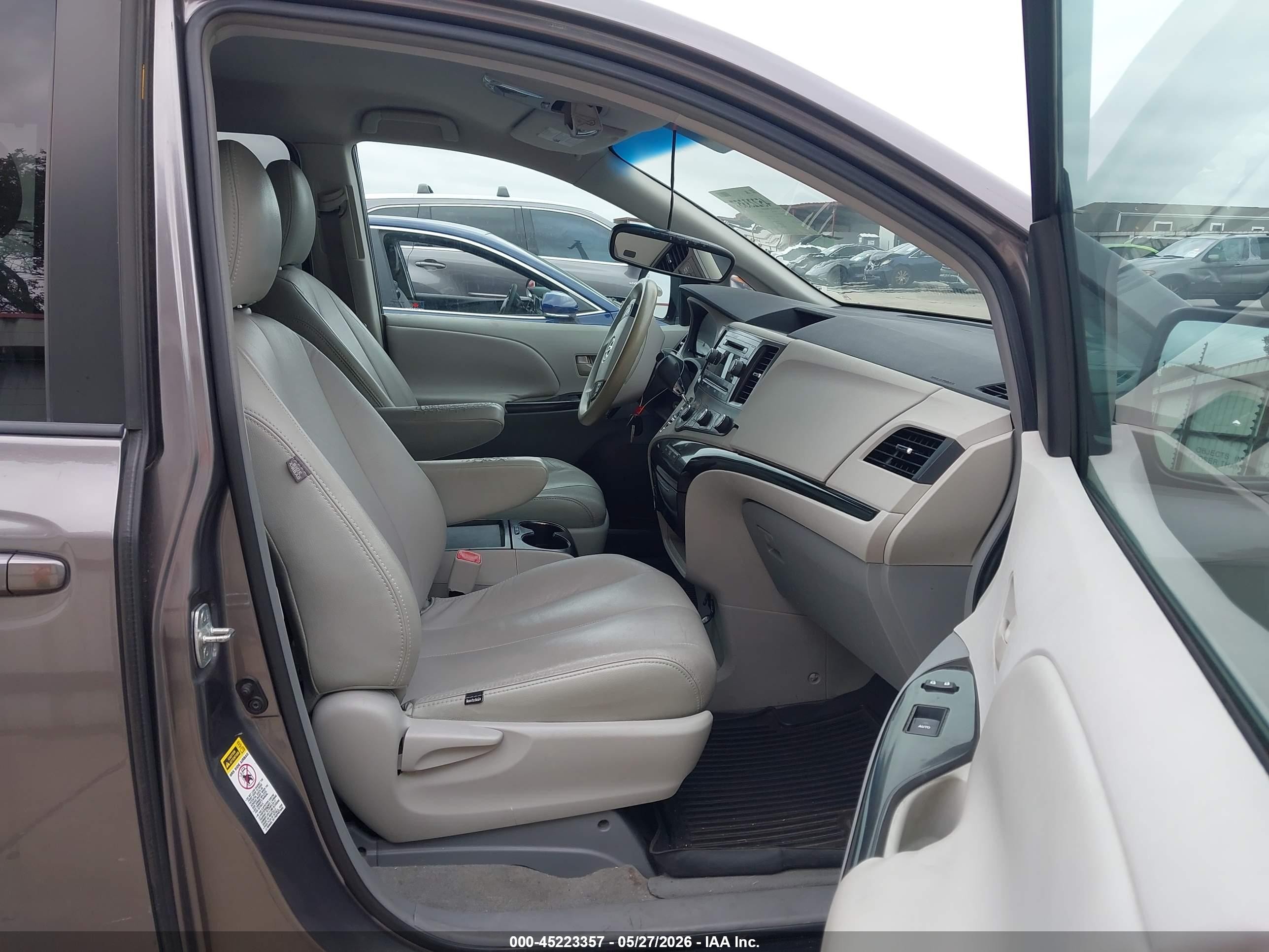 2011 Toyota Sienna Le V6 Gray vin: 5TDKK3DC7BS118829