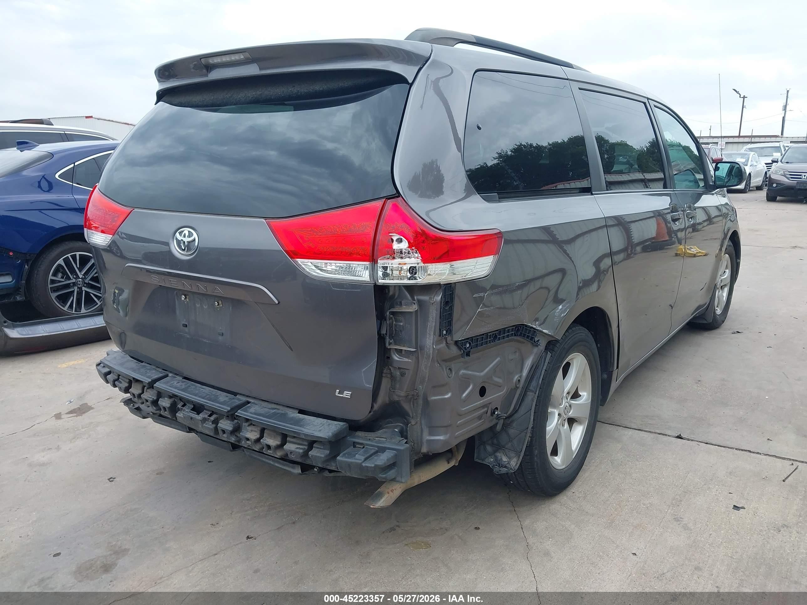 2011 Toyota Sienna Le V6 Gray vin: 5TDKK3DC7BS118829