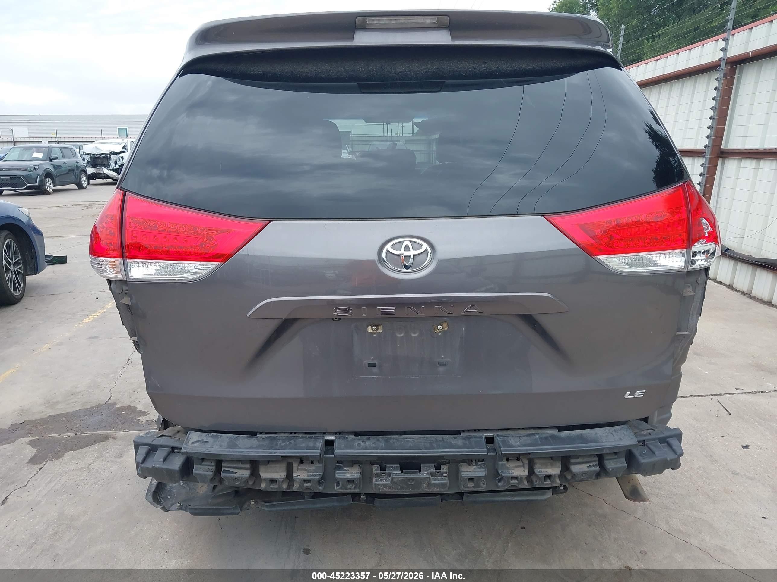 2011 Toyota Sienna Le V6 Gray vin: 5TDKK3DC7BS118829