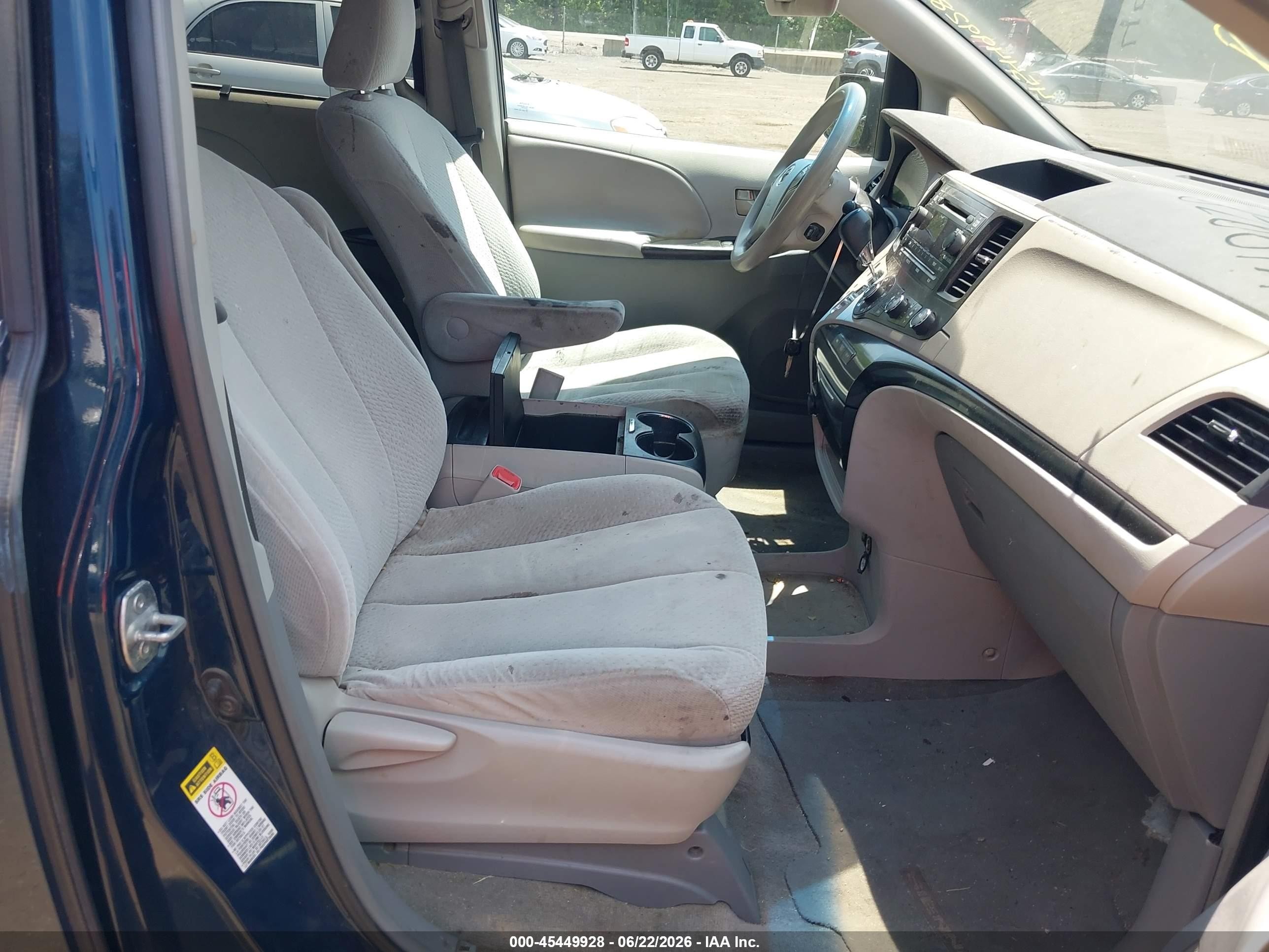 2011 Toyota Sienna Le V6 Blue vin: 5TDKK3DC7BS123870