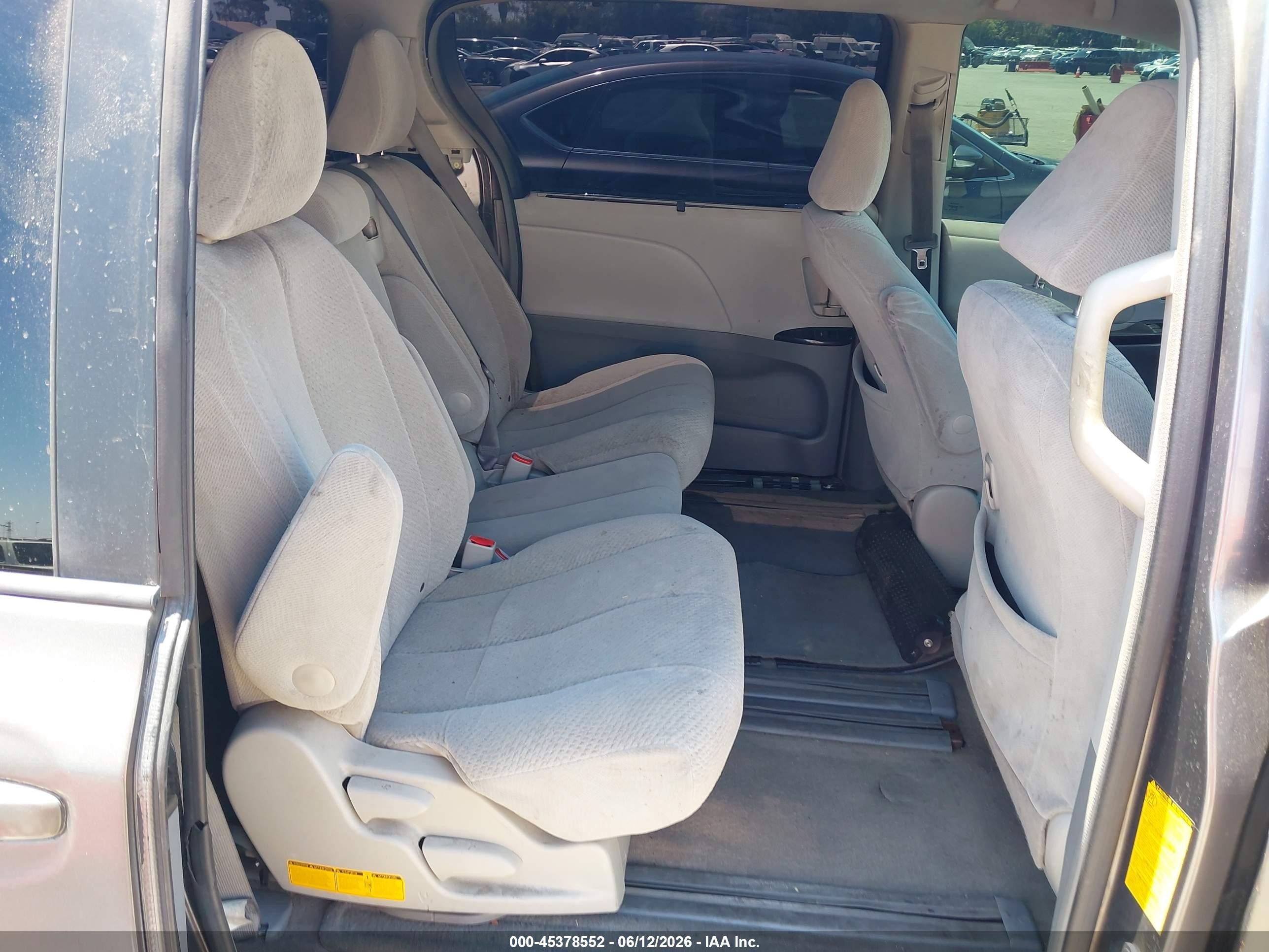 2011 Toyota Sienna Le V6 Gray vin: 5TDKK3DC7BS127014