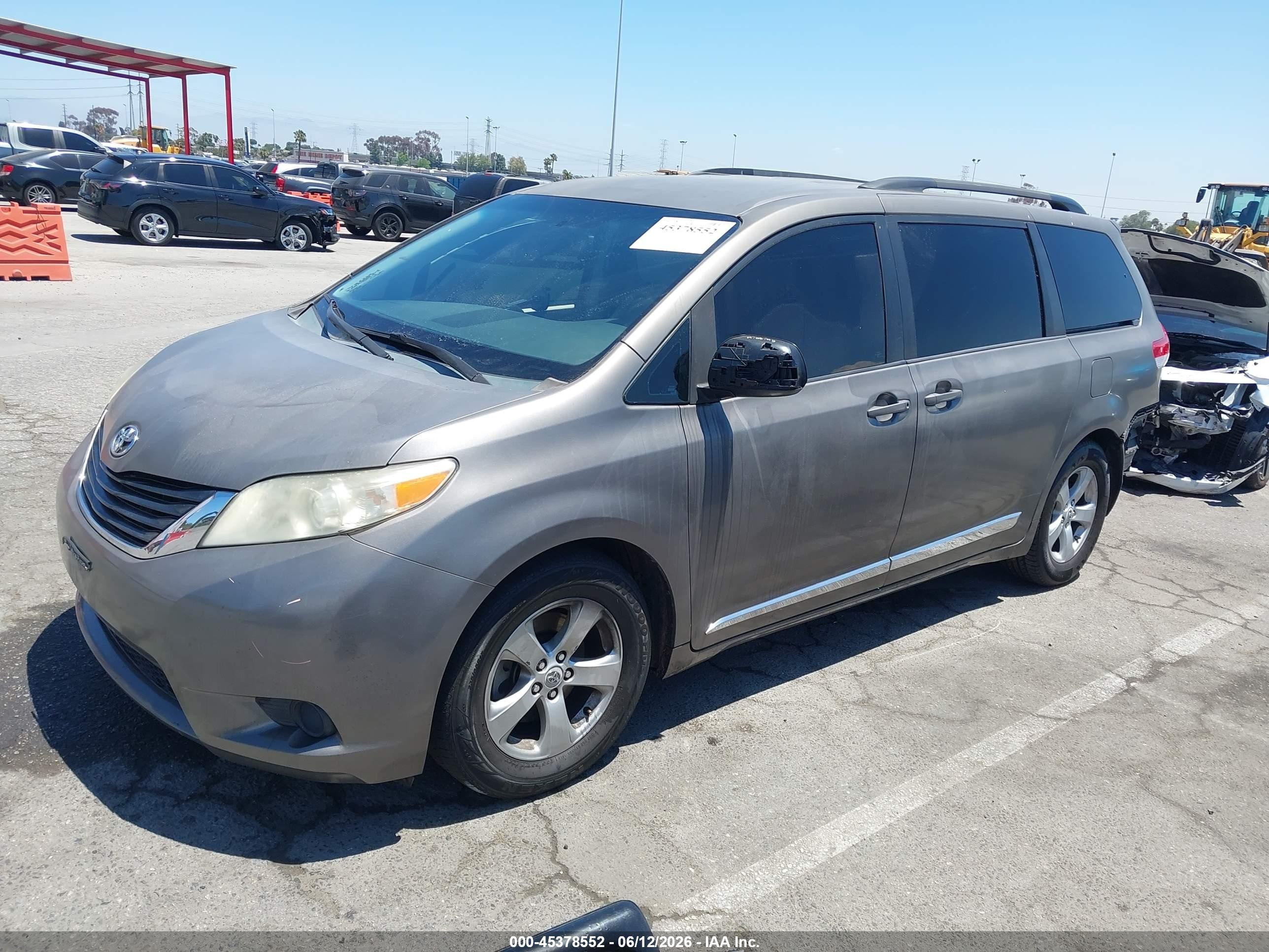 2011 Toyota Sienna Le V6 Gray vin: 5TDKK3DC7BS127014