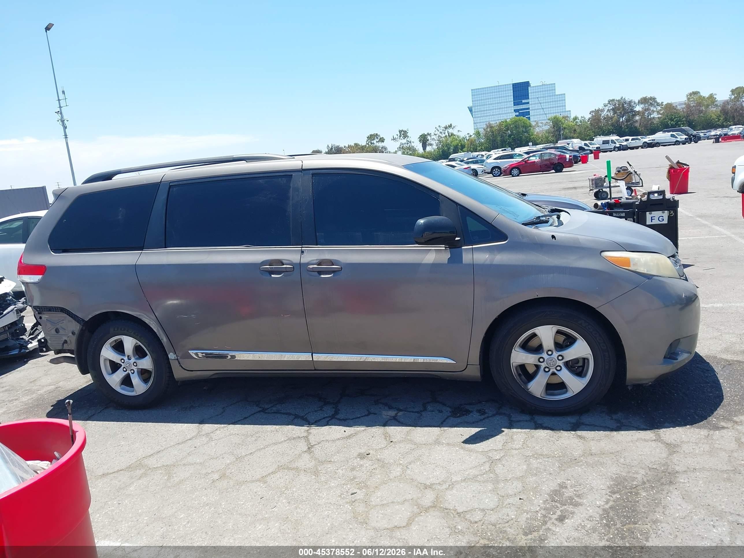 2011 Toyota Sienna Le V6 Gray vin: 5TDKK3DC7BS127014