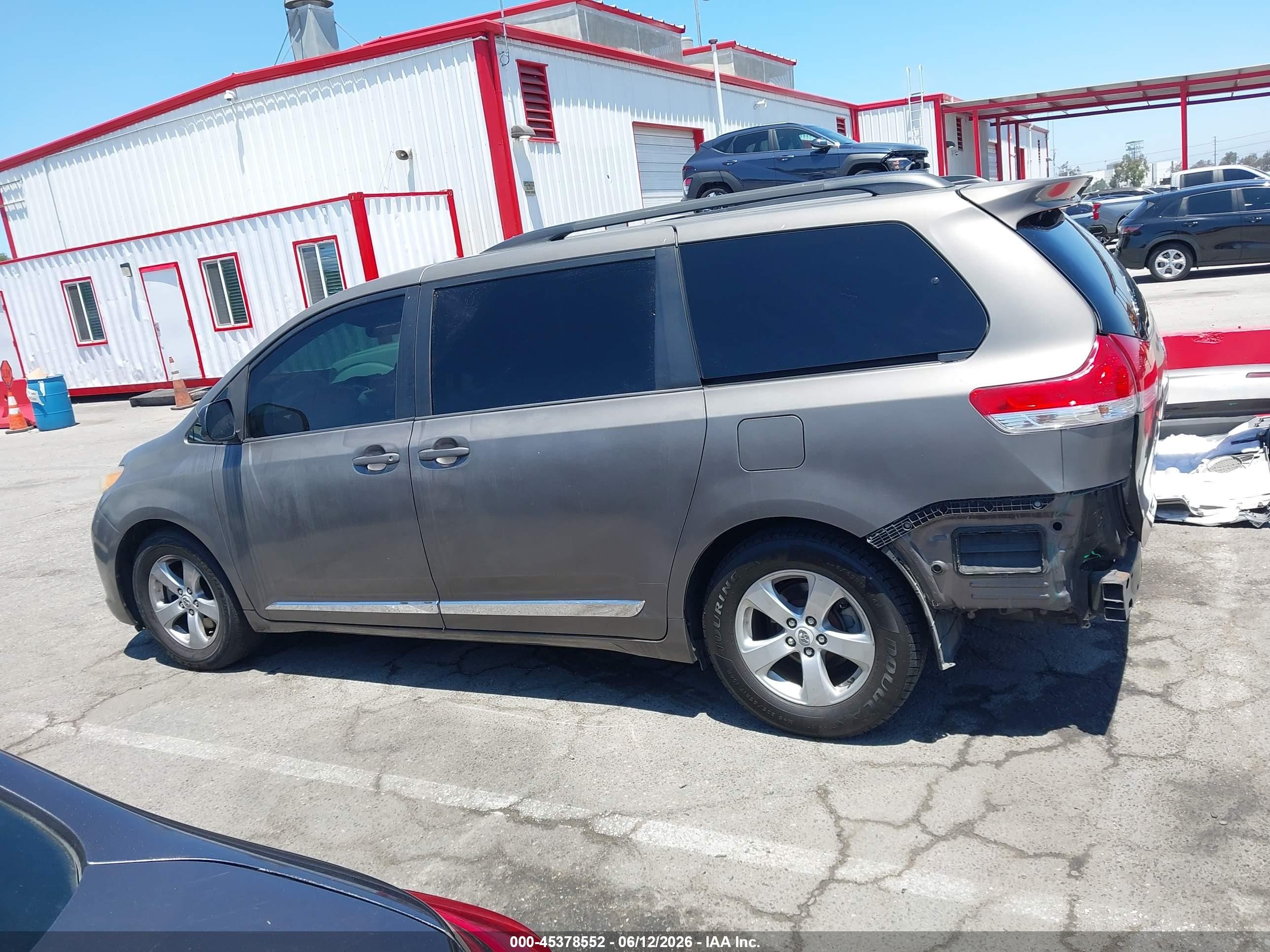 2011 Toyota Sienna Le V6 Gray vin: 5TDKK3DC7BS127014
