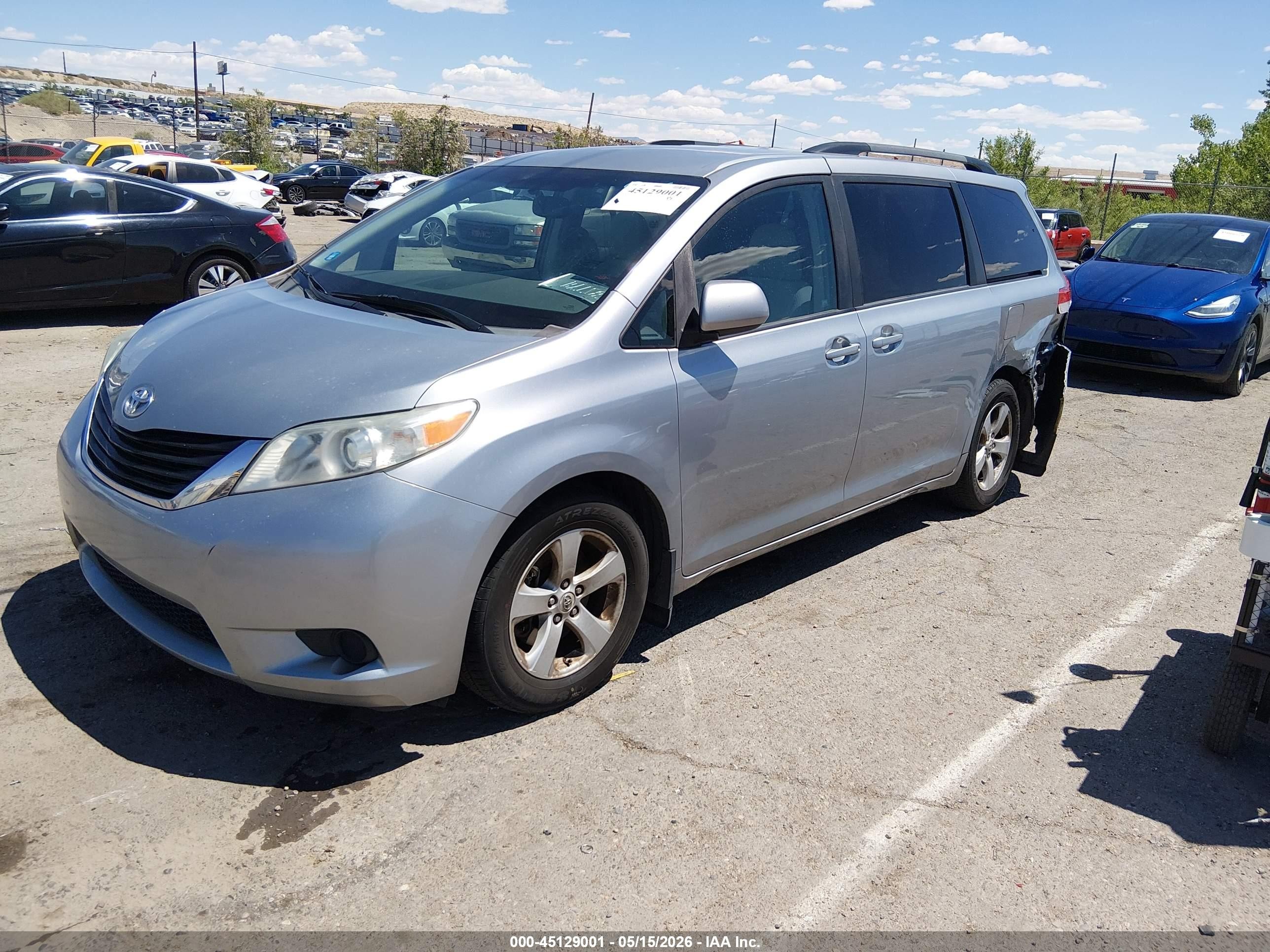 2011 Toyota Sienna Le V6 Silver vin: 5TDKK3DC7BS143682