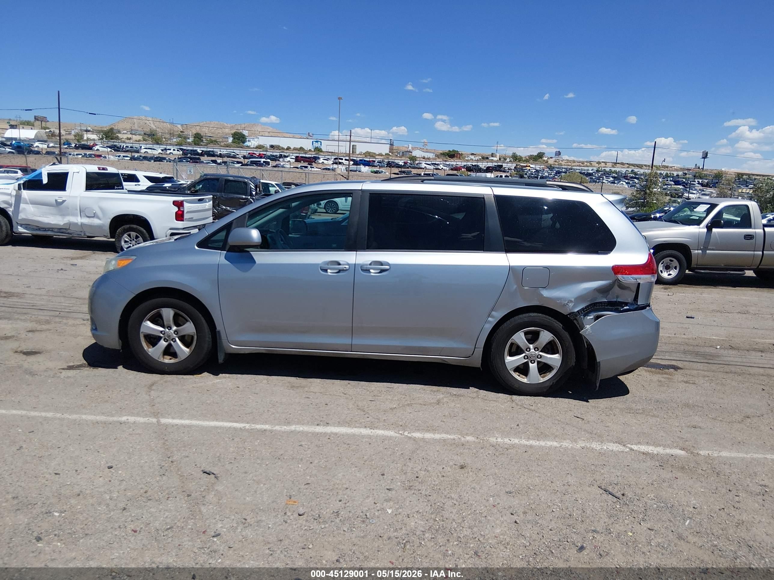 2011 Toyota Sienna Le V6 Silver vin: 5TDKK3DC7BS143682