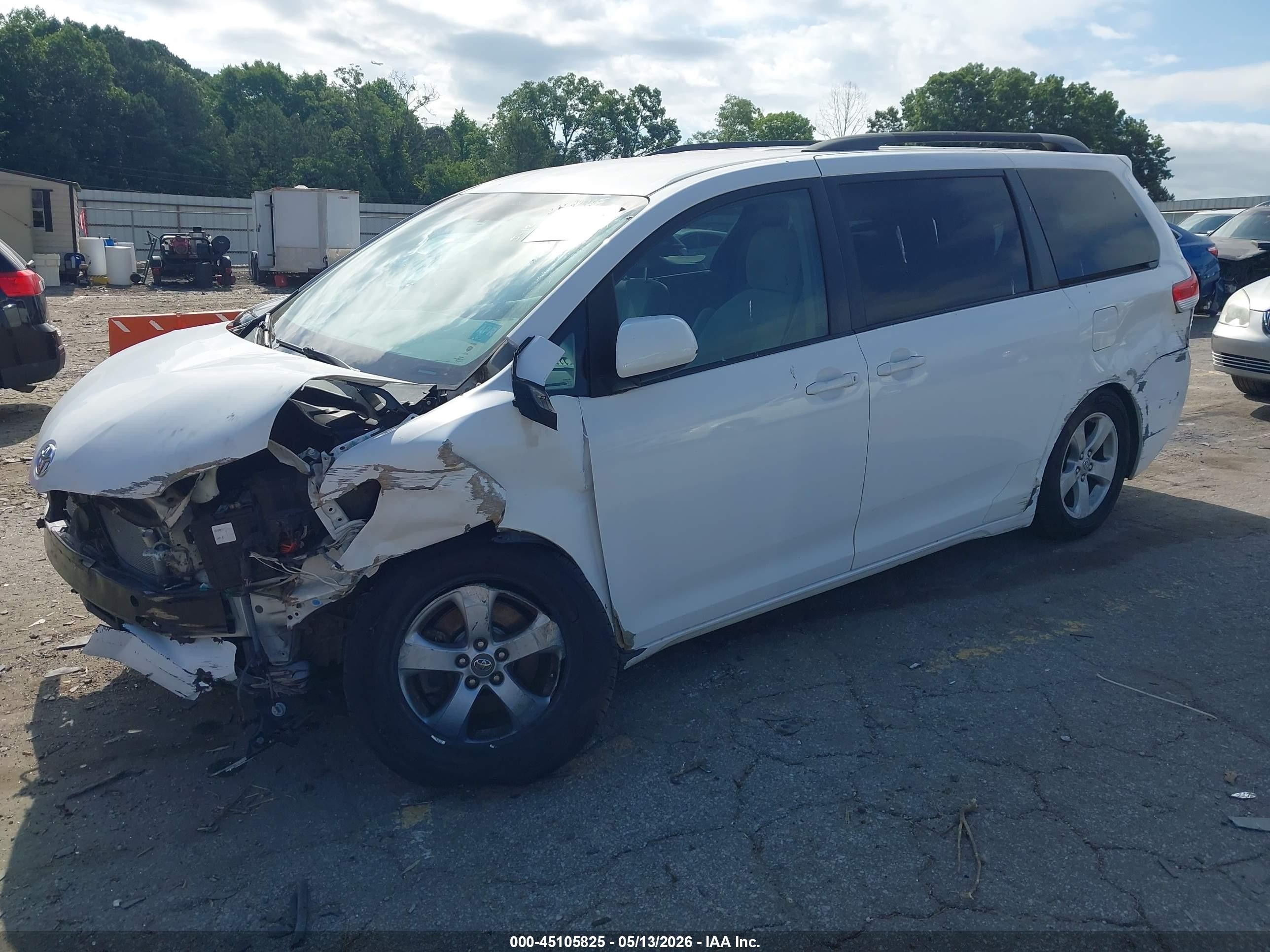 2011 Toyota Sienna Le V6 White vin: 5TDKK3DC7BS154410
