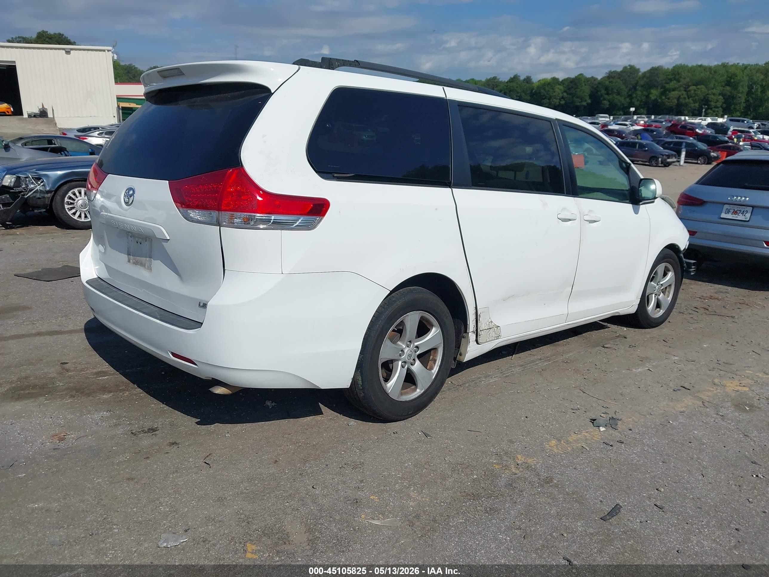2011 Toyota Sienna Le V6 White vin: 5TDKK3DC7BS154410