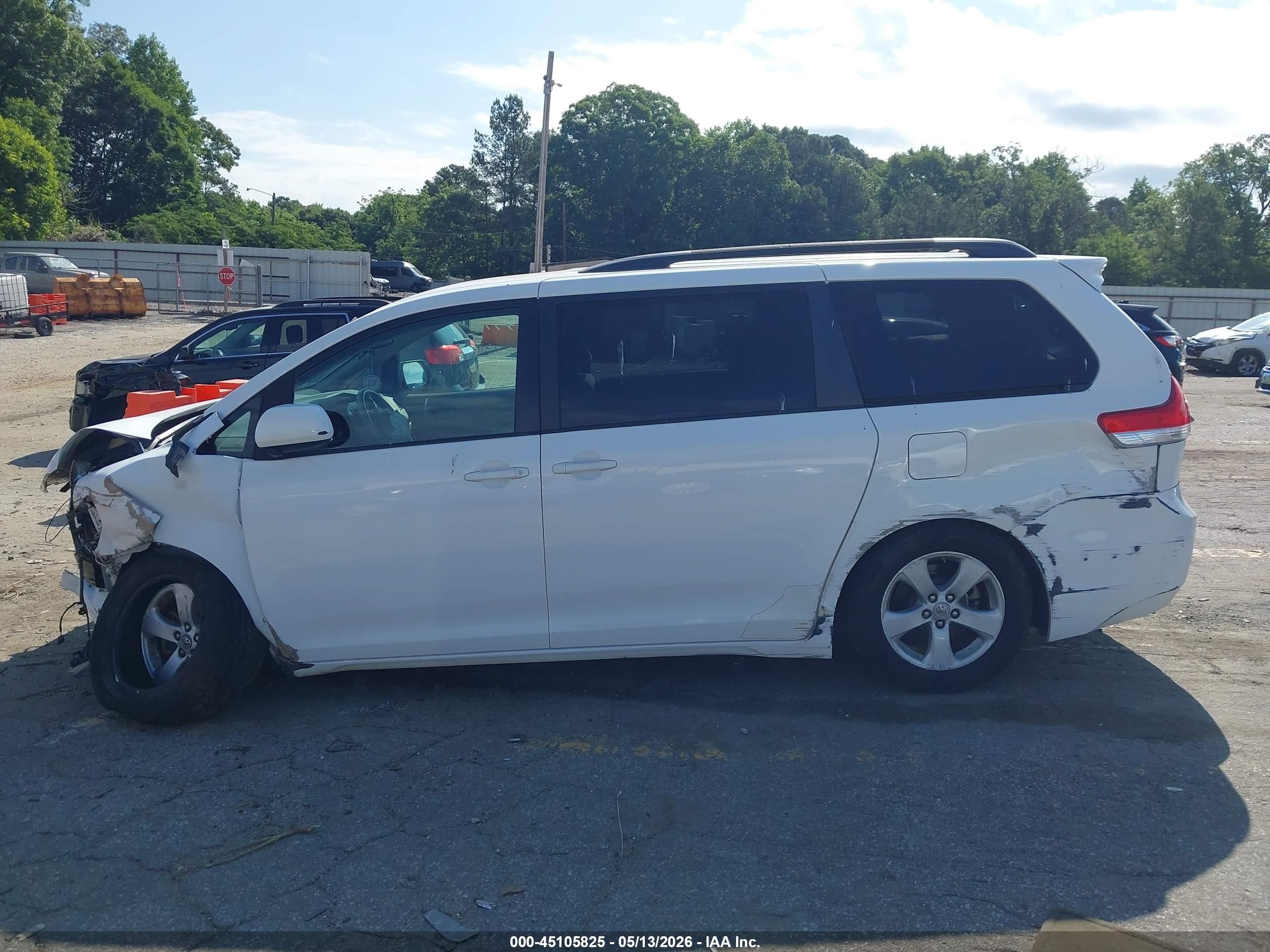 2011 Toyota Sienna Le V6 White vin: 5TDKK3DC7BS154410