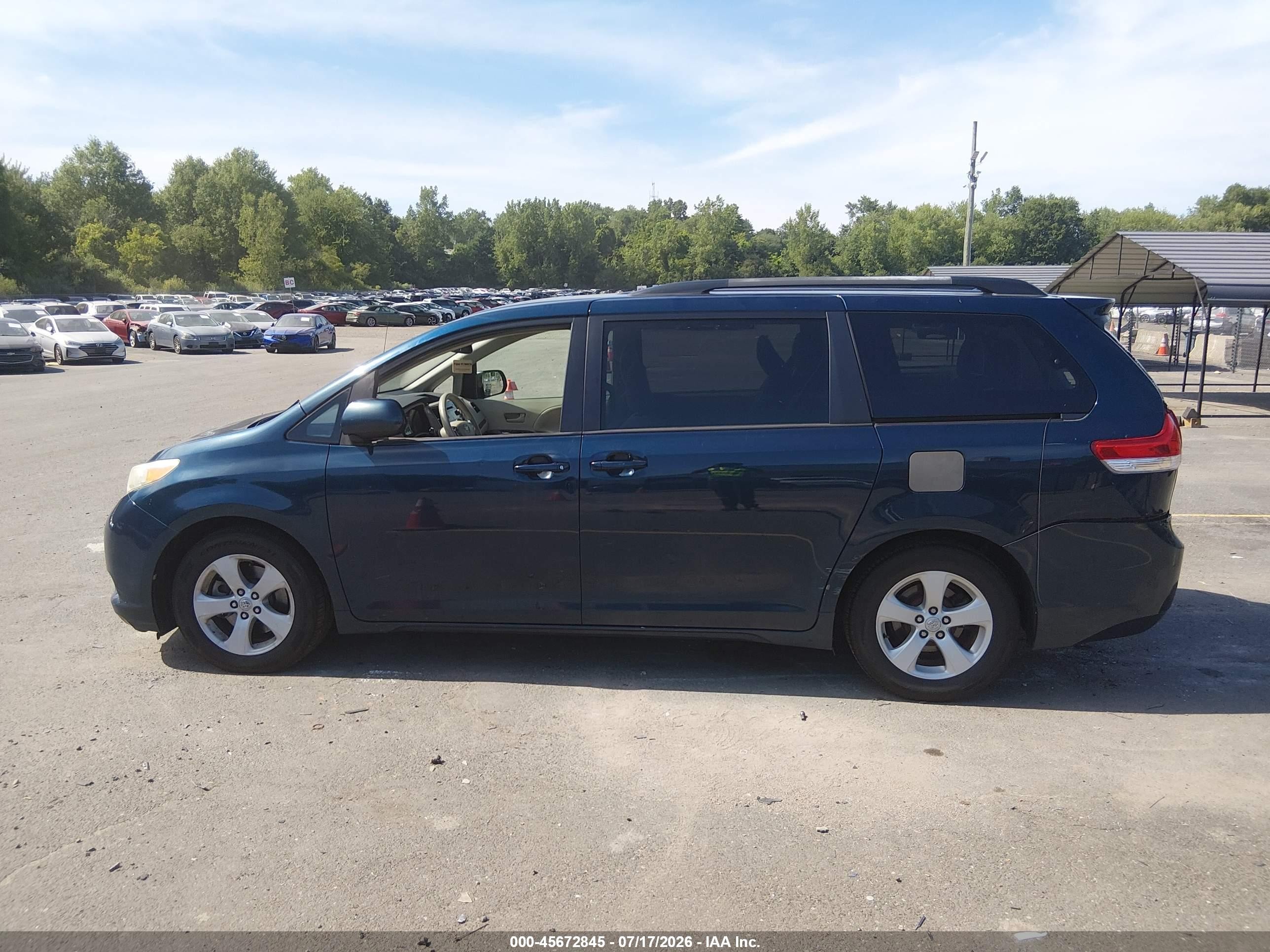2011 Toyota Sienna Le V6 Dark Blue vin: 5TDKK3DC7BS155346