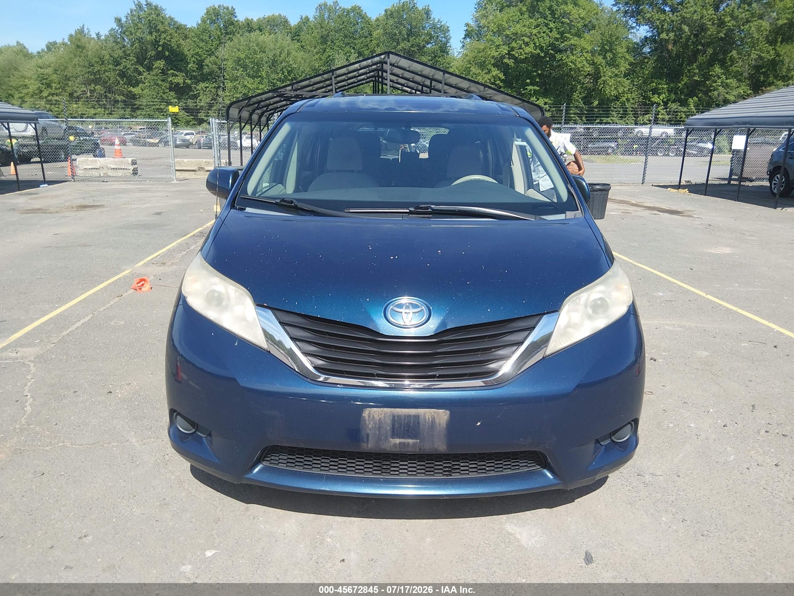 2011 Toyota Sienna Le V6 Dark Blue vin: 5TDKK3DC7BS155346
