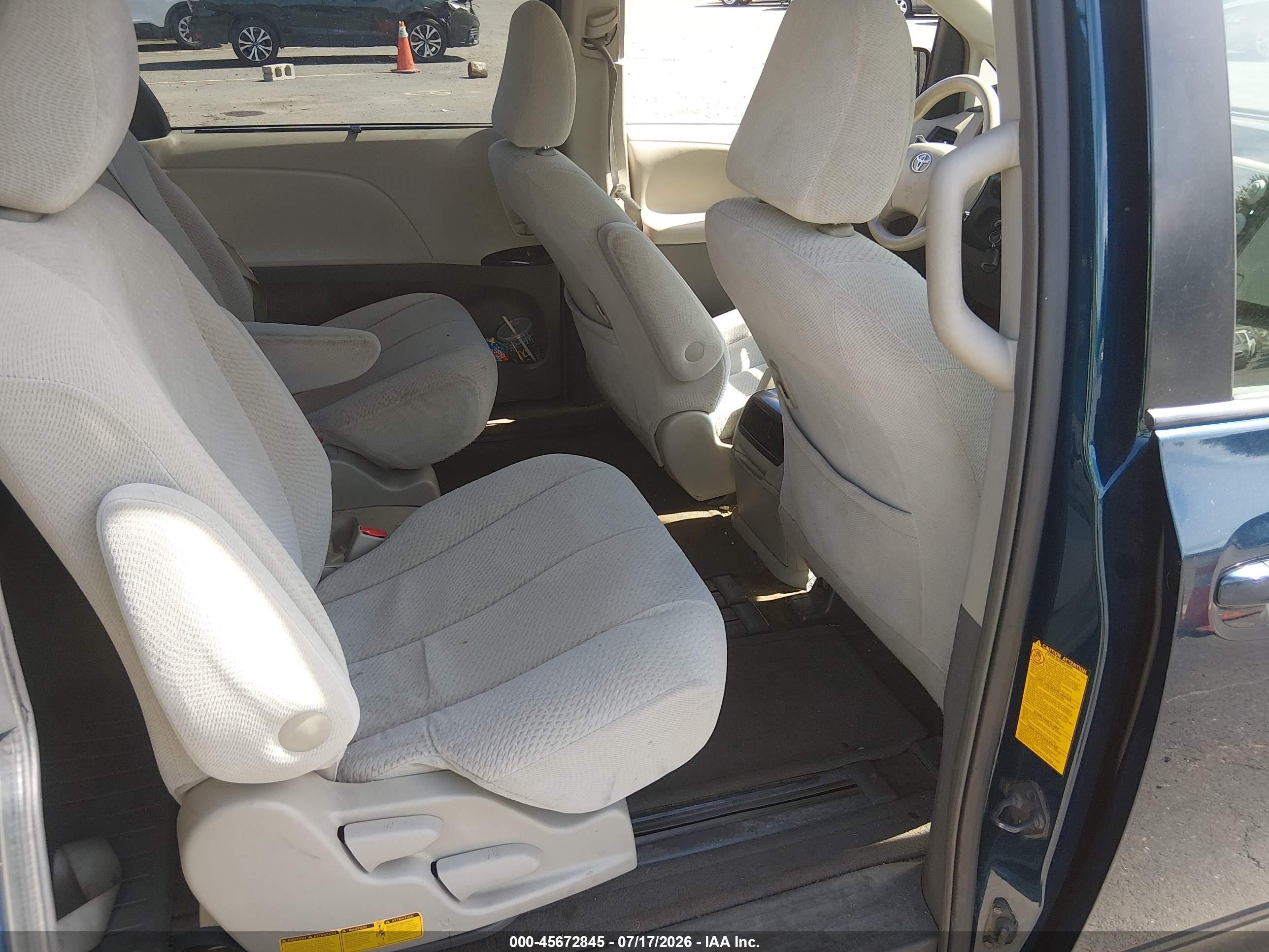 2011 Toyota Sienna Le V6 Dark Blue vin: 5TDKK3DC7BS155346