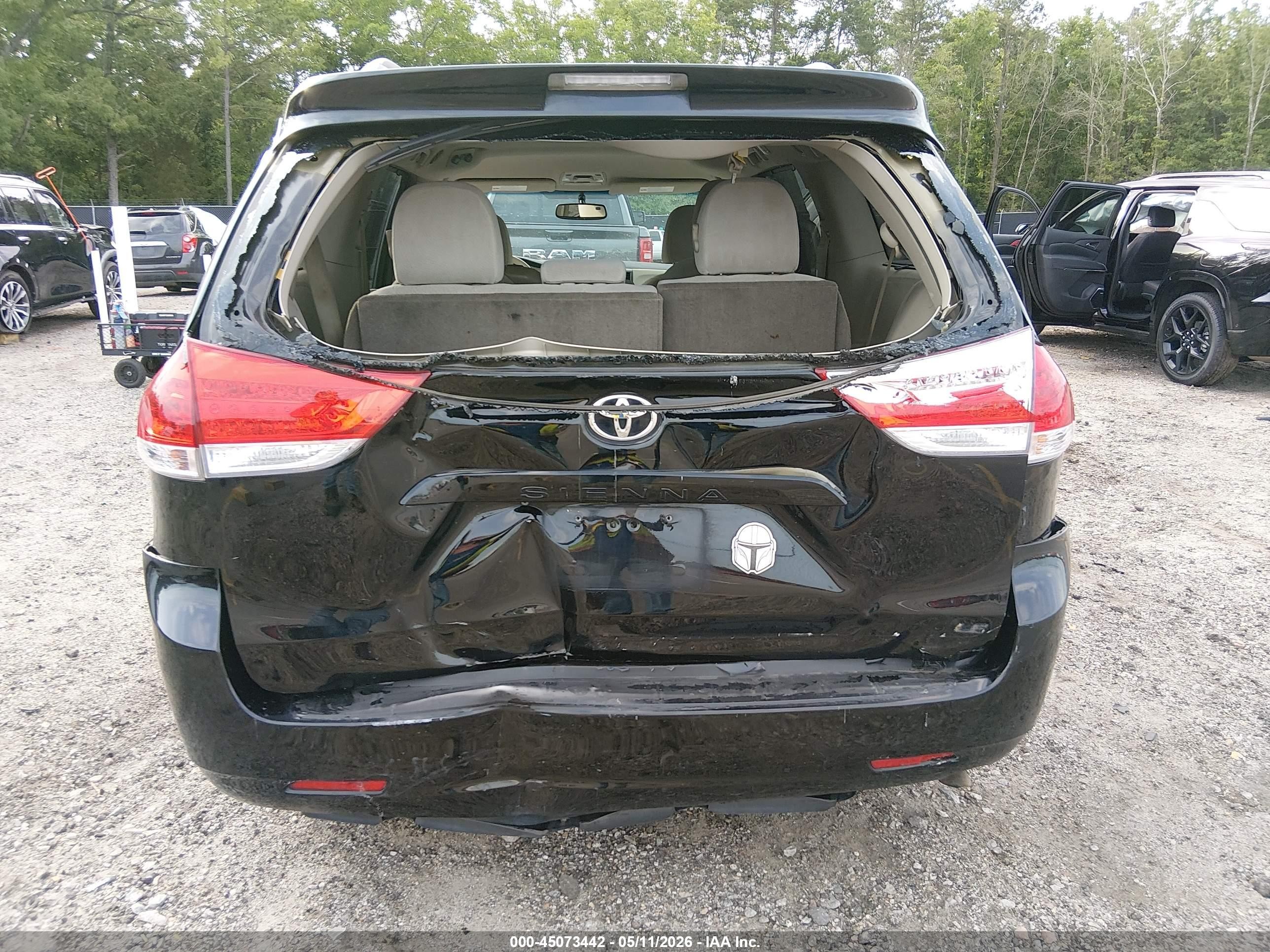 2011 Toyota Sienna Le V6 Черный vin: 5TDKK3DC7BS171403