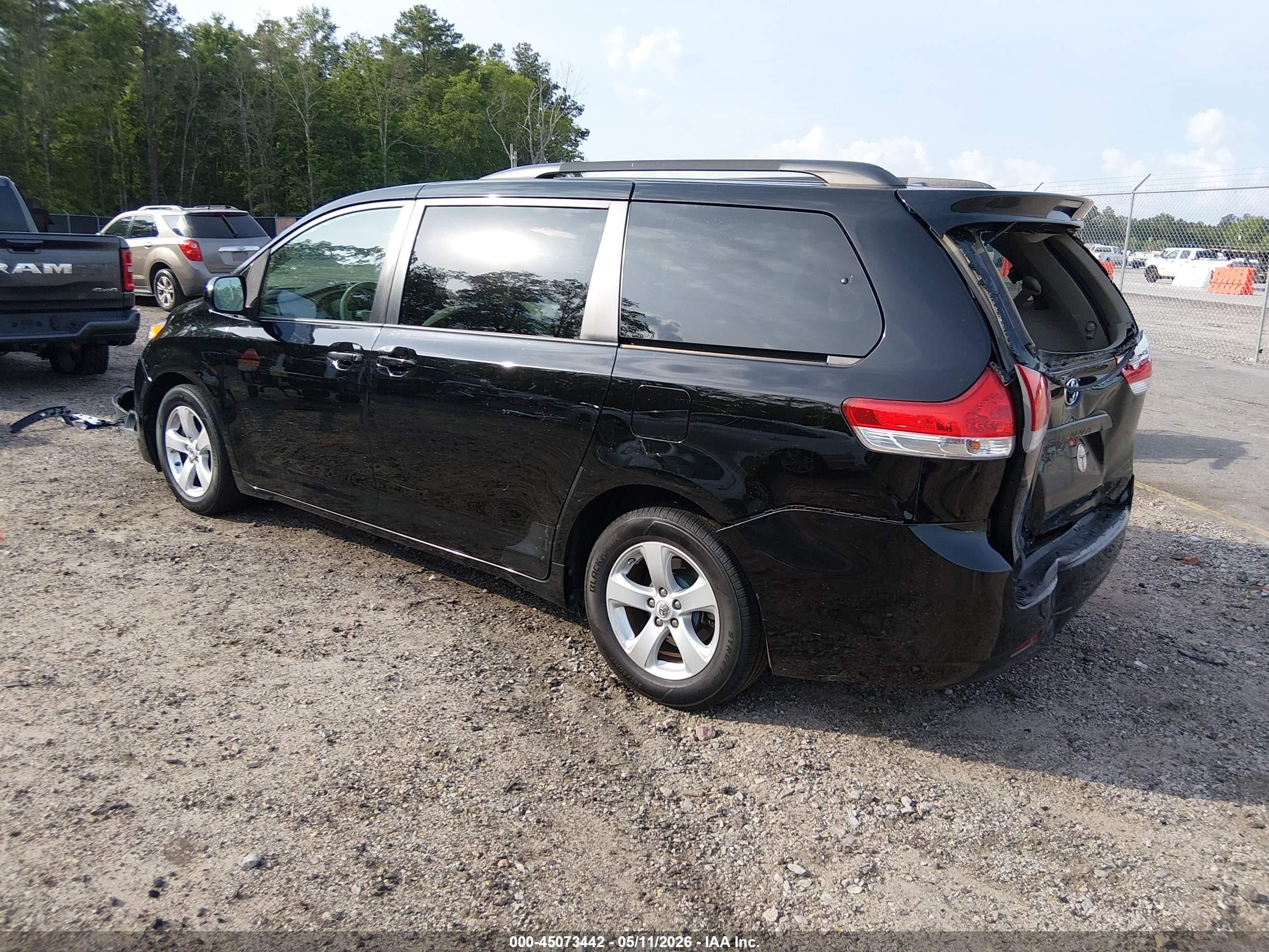 2011 Toyota Sienna Le V6 Черный vin: 5TDKK3DC7BS171403