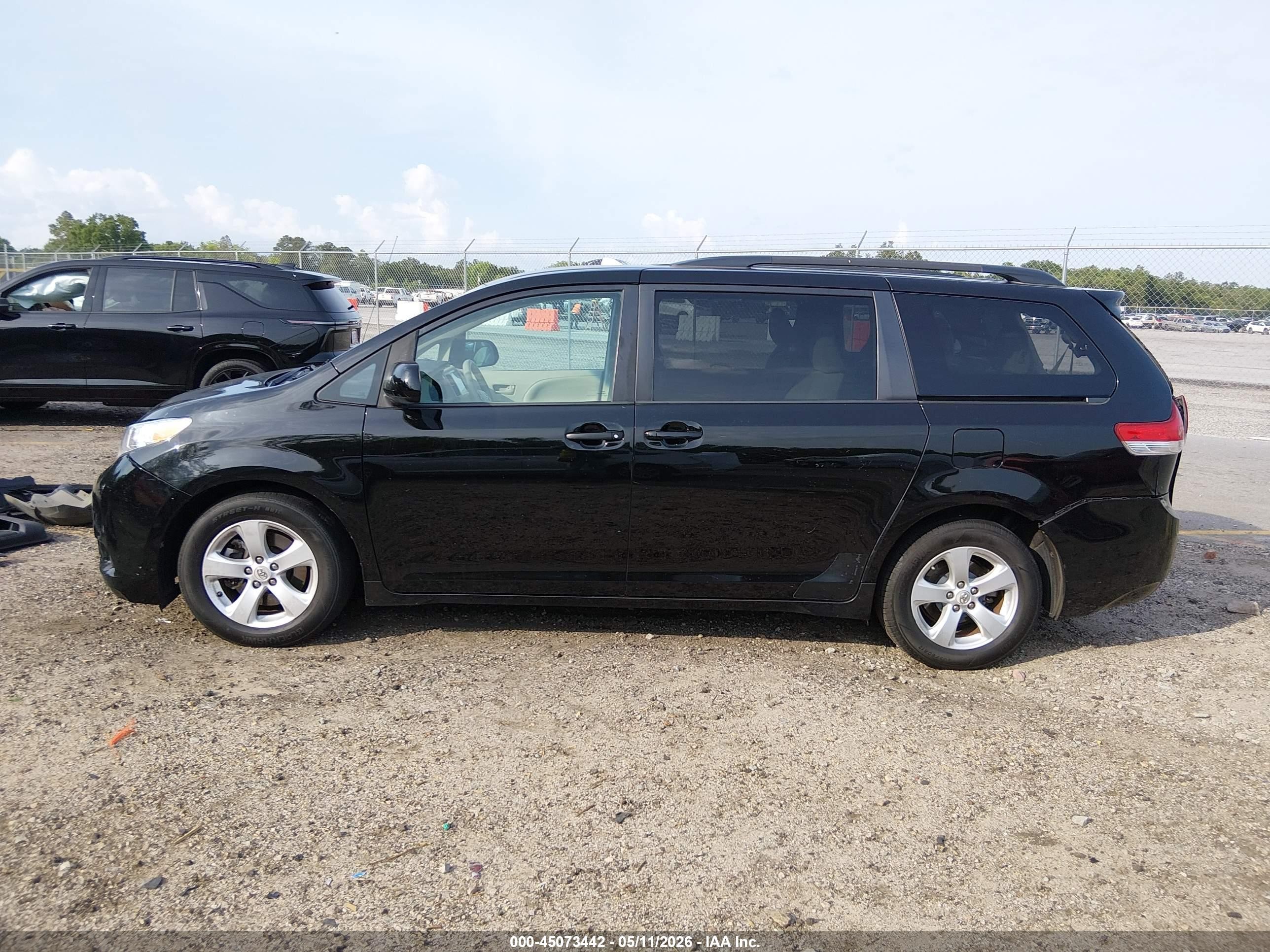 2011 Toyota Sienna Le V6 Черный vin: 5TDKK3DC7BS171403