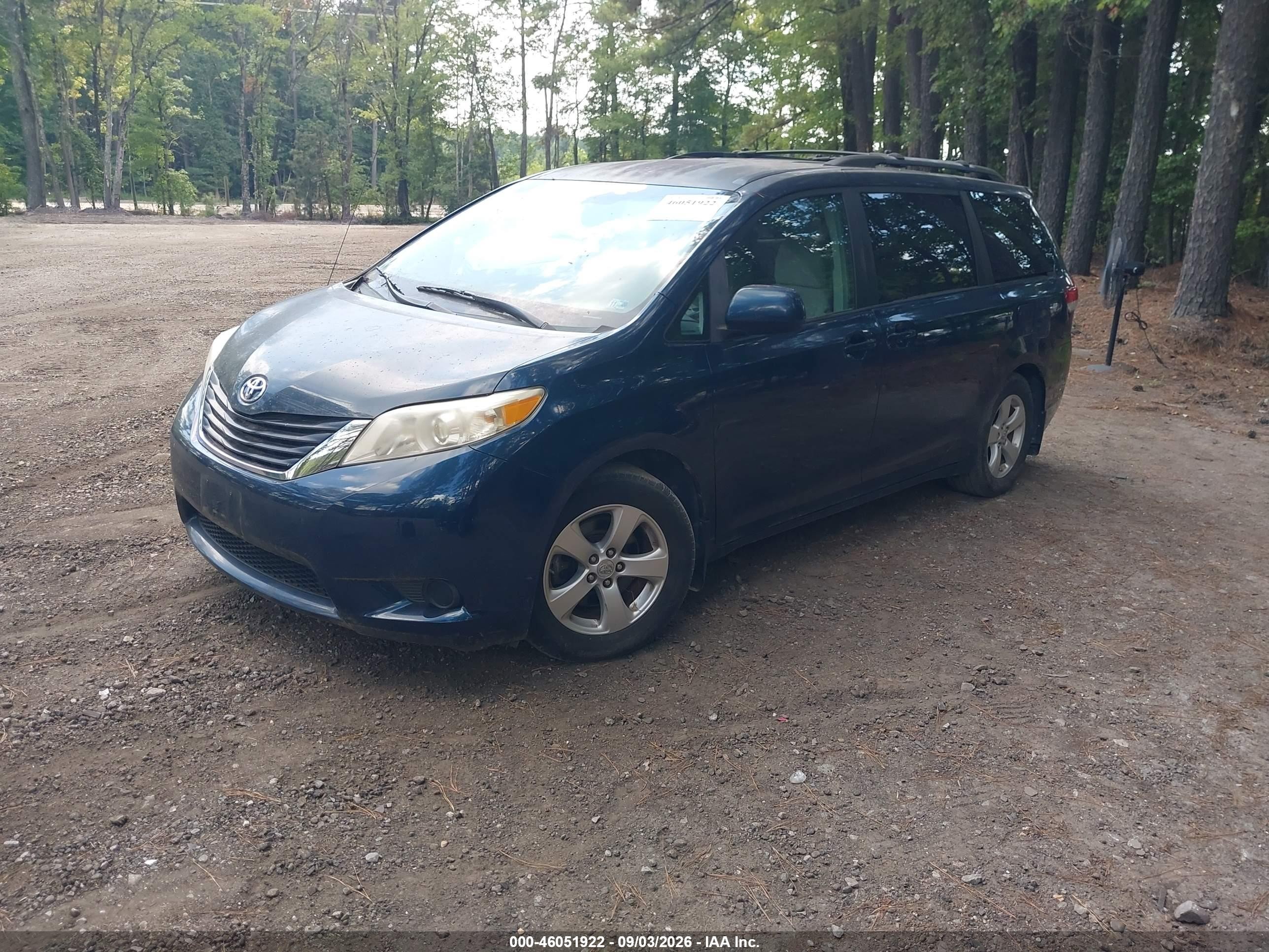 2011 Toyota Sienna Le V6 Blue vin: 5TDKK3DC7BS172339
