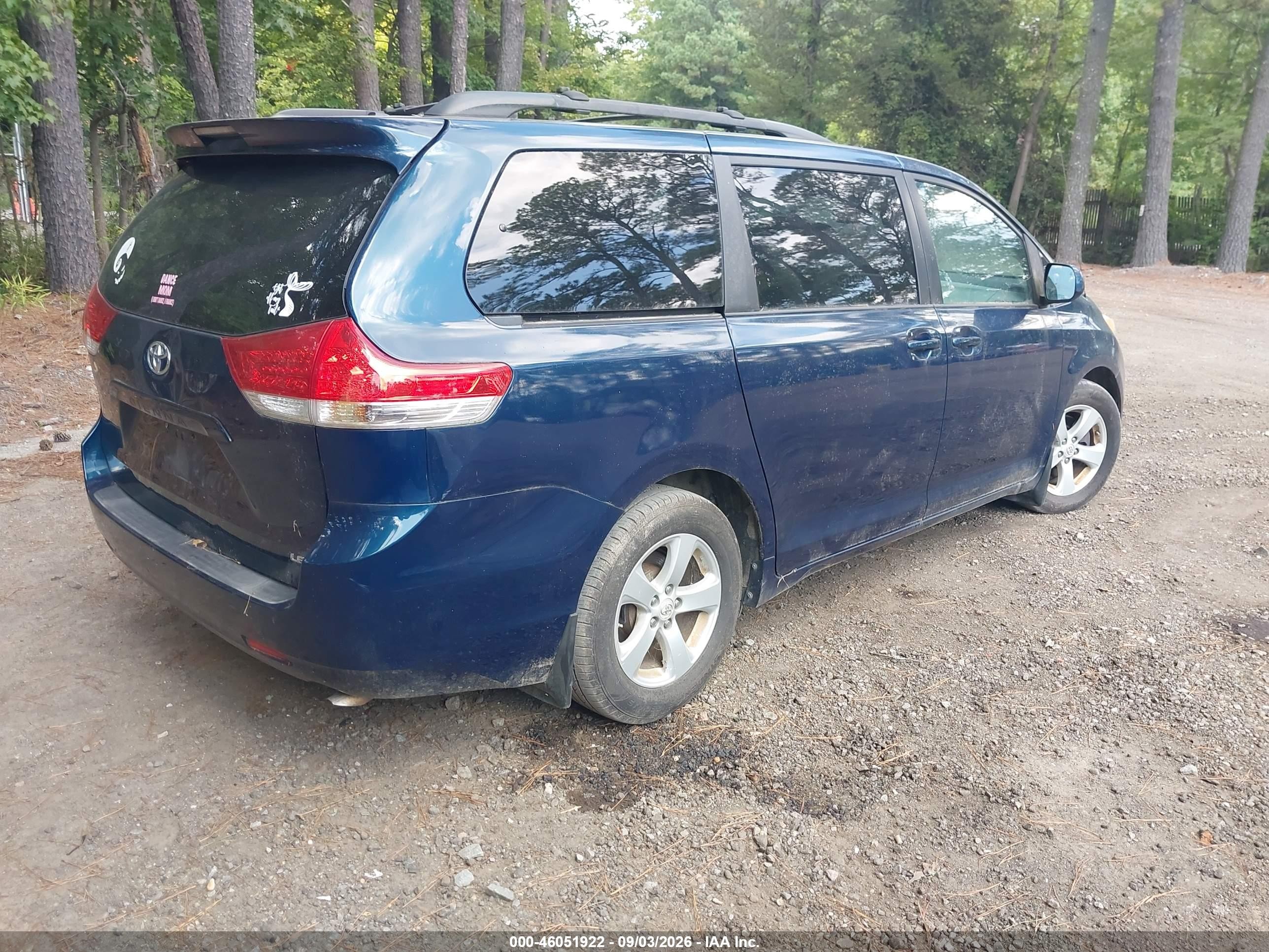 2011 Toyota Sienna Le V6 Blue vin: 5TDKK3DC7BS172339