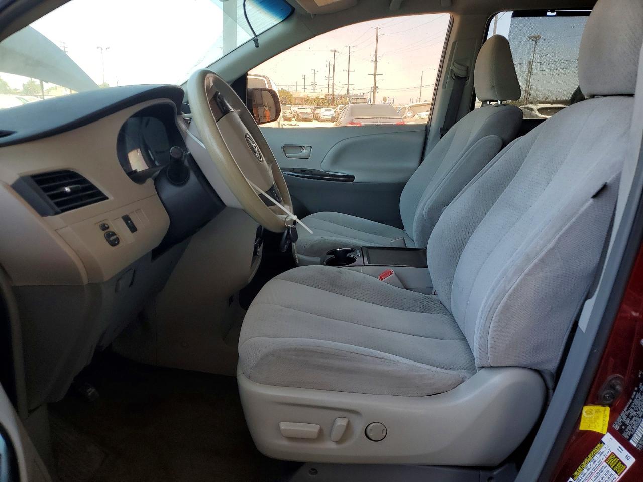 2012 Toyota Sienna Le Red vin: 5TDKK3DC7CS196089