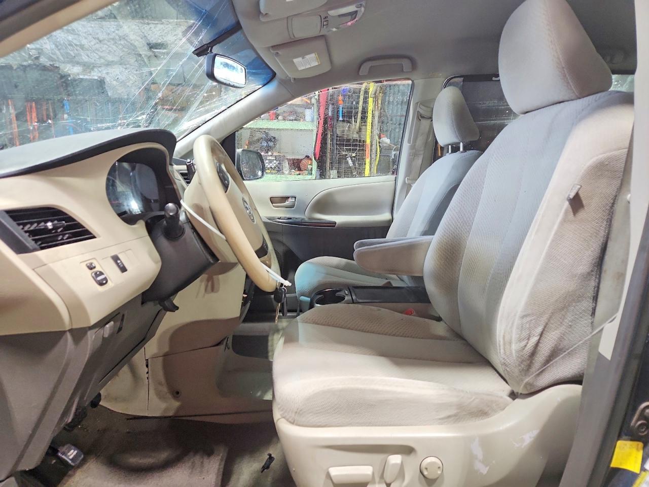2012 Toyota Sienna Le Blue vin: 5TDKK3DC7CS196402